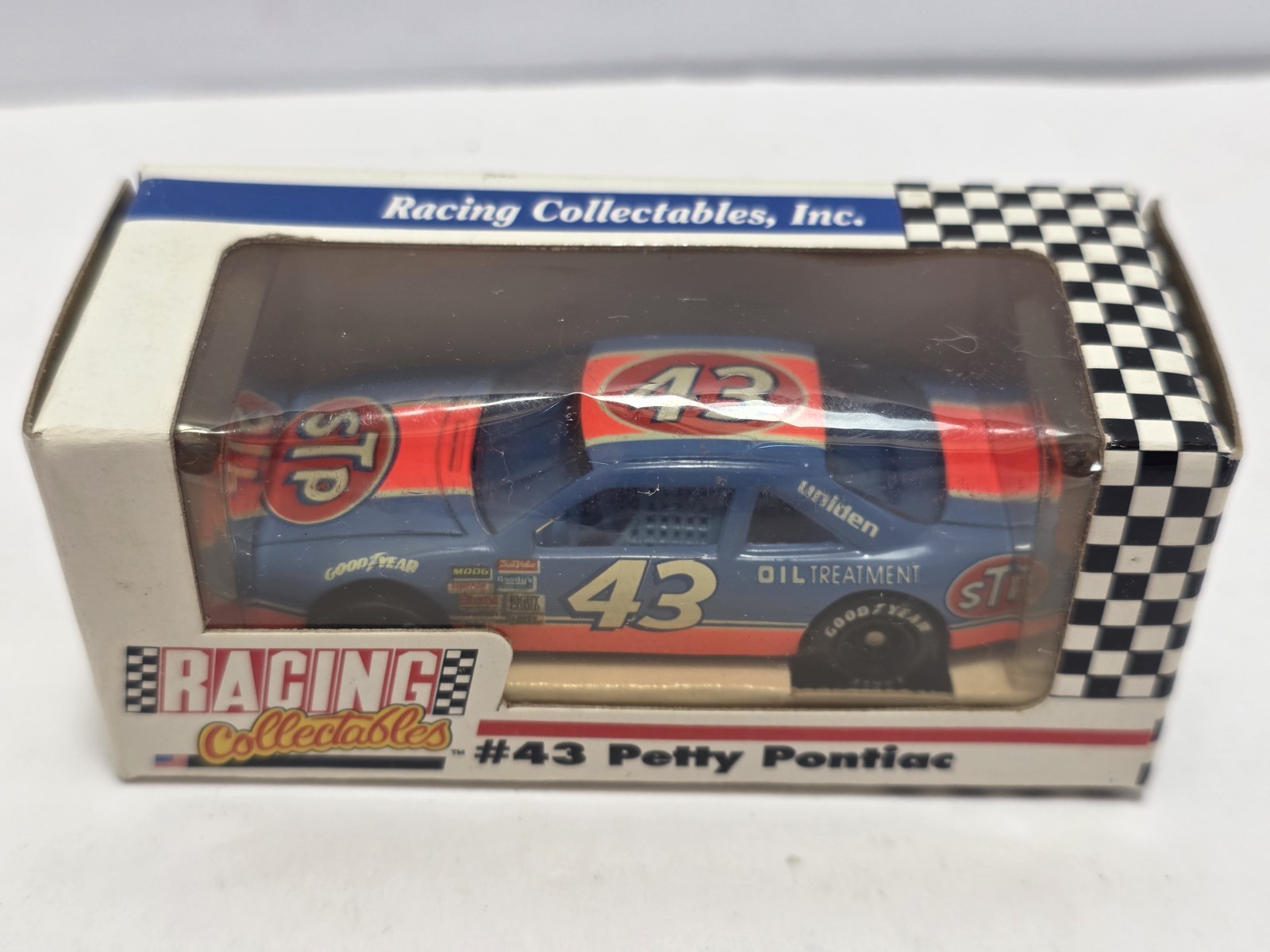 #43 Richard Petty 1991 STP Pontiac Grand Prix Racing Collectibles Revell 1/64