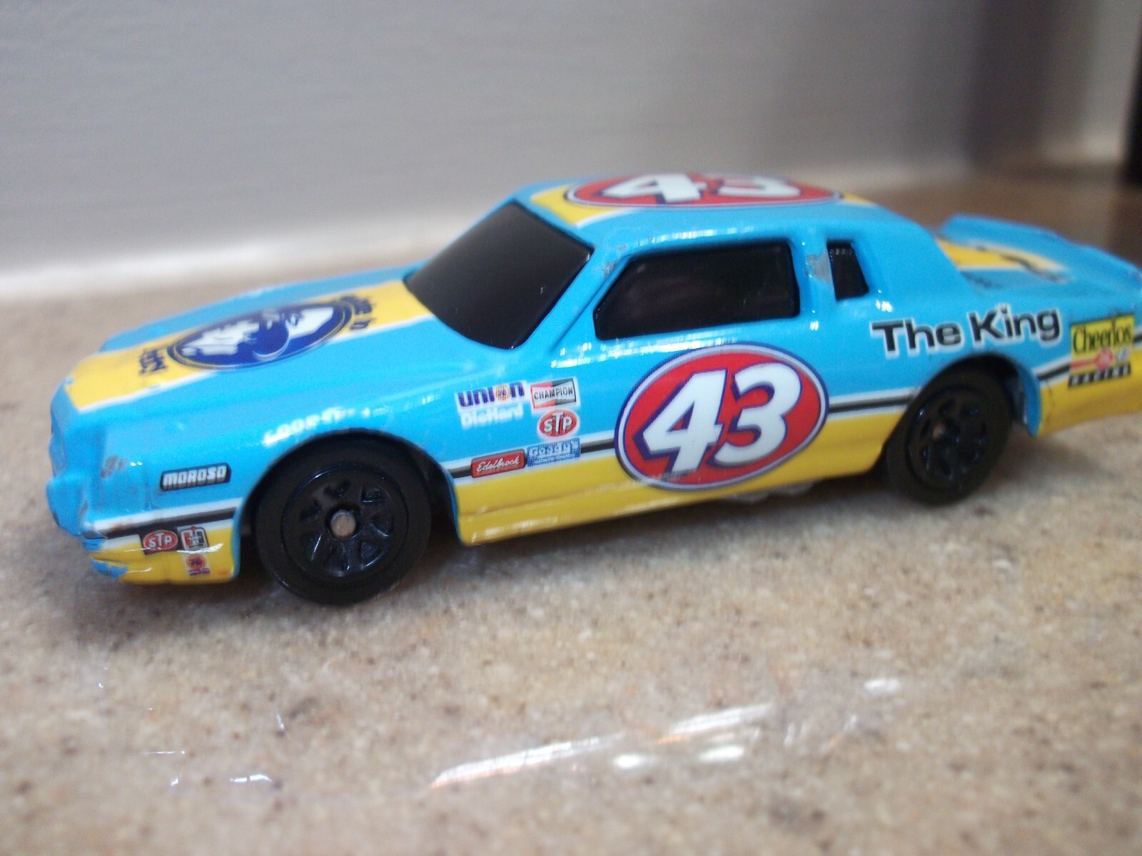 THE KING Richard Petty Vintage 1984 Pontiac Grand Prix 1/64 Model NASCAR
