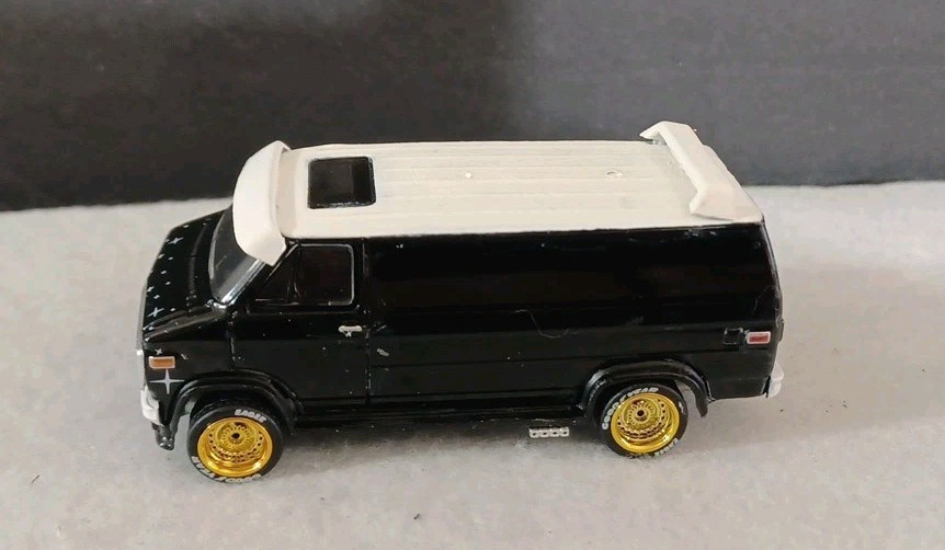 Greenlight ( CUSTOM) 1978 GMC VANDURA VAN
