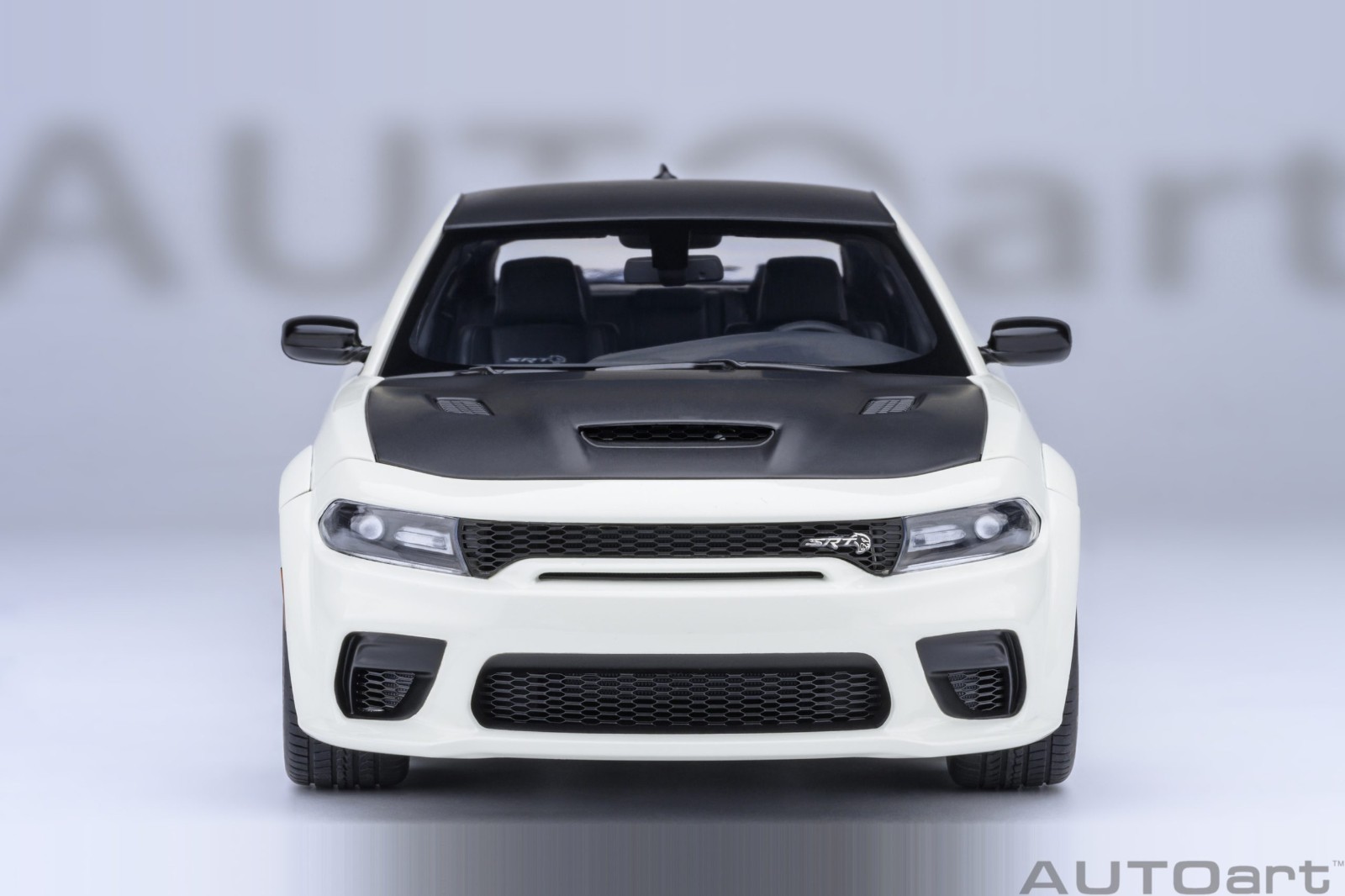 DODGE CHARGER SRT HELLCAT REDEYE JAILBREAK KNUCKLE WHITE 1/18 BY AUTOART 71751
