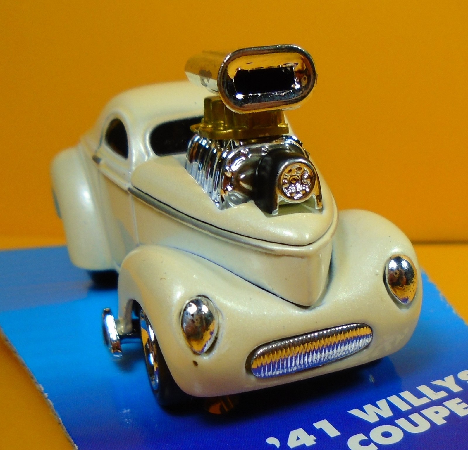 1941 41 Ford Willy’s Coupe Muscle Machines 1/64 2002 *NEW