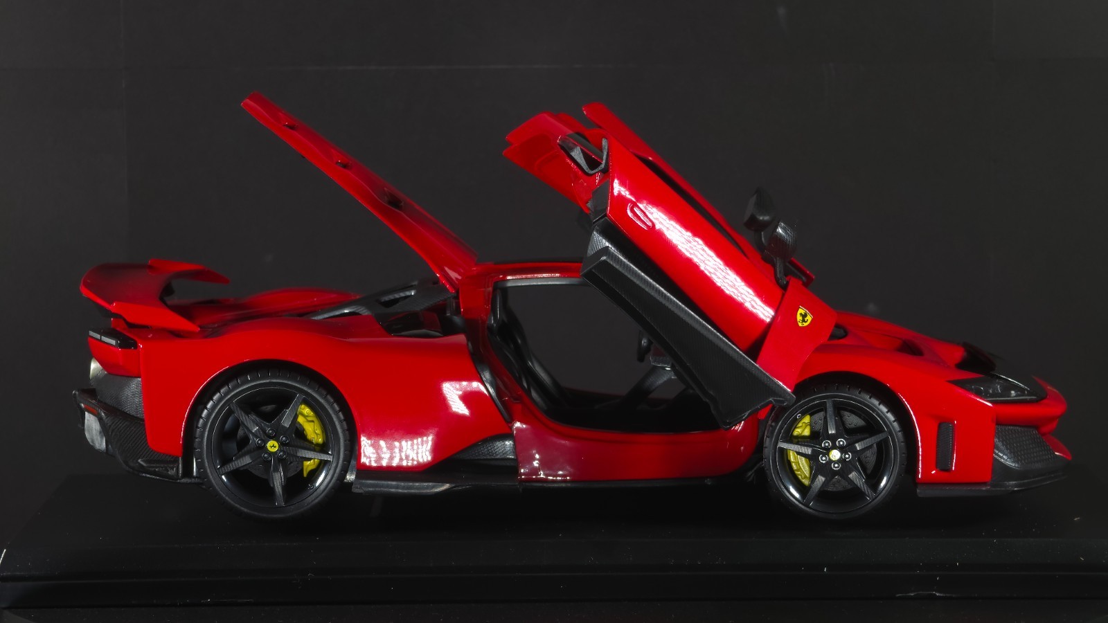 Ferrari F80 1:18 Maisto Exclusive Style Special Edition – red