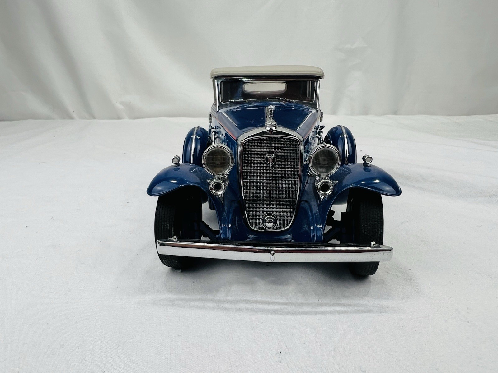 Franklin Mint 1932 Cadillac V16 – two-tone blue, NO TAG OR PAPER WORK