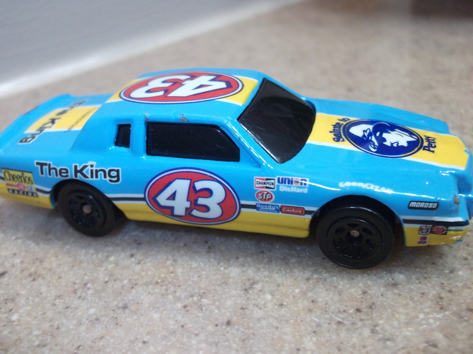 THE KING Richard Petty Vintage 1984 Pontiac Grand Prix 1/64 Model NASCAR