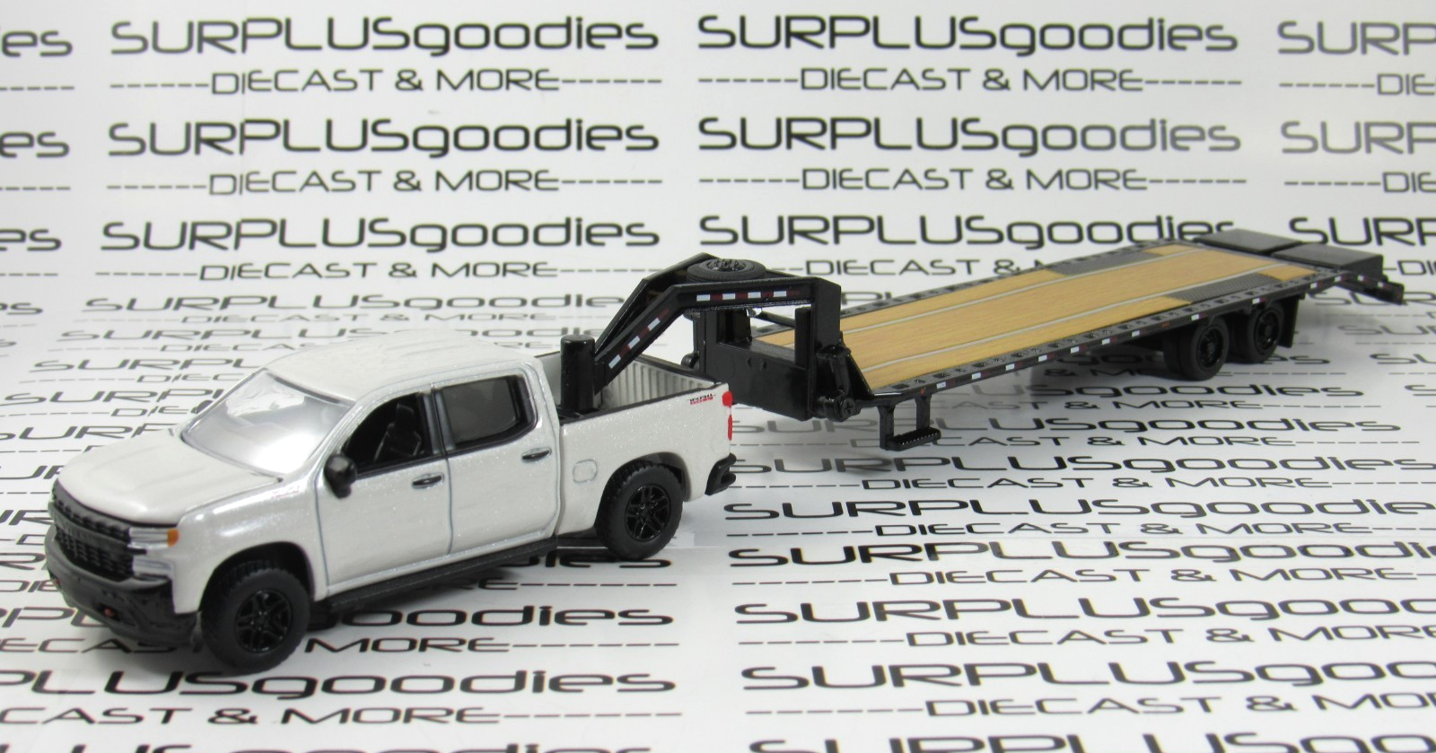 Auto World White 2019 CHEVROLET SILVERADO ZL1 Trail Boss w/Gooseneck Trailer