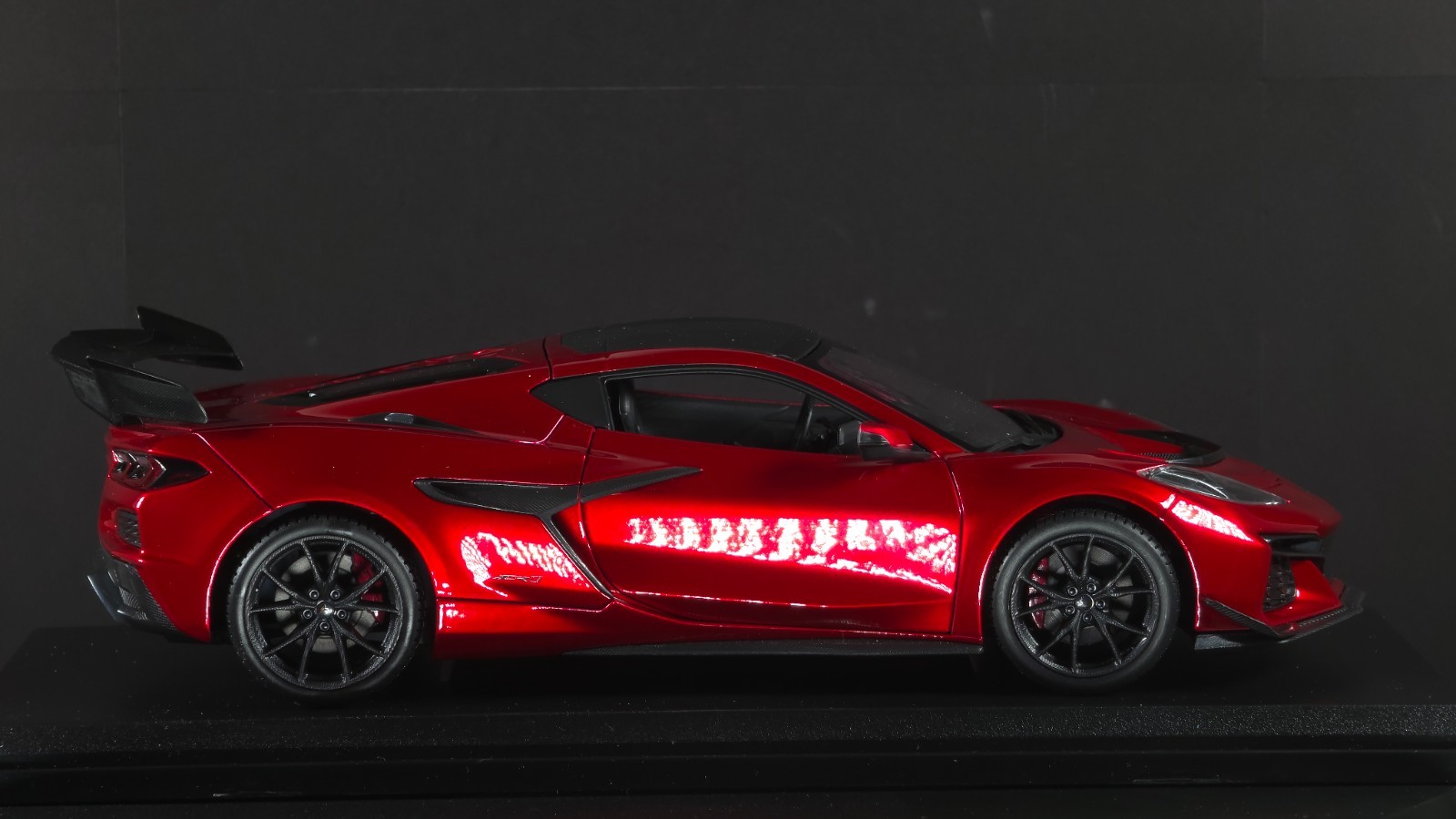 Corvette ZR1 Coupe 1:18 Maisto Exclusive Style Special Edition – Red
