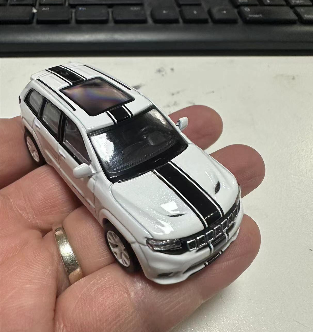 JKM 1:64 Jeep Grand Cherokee Trackhawk Diecast Metal Model Car New