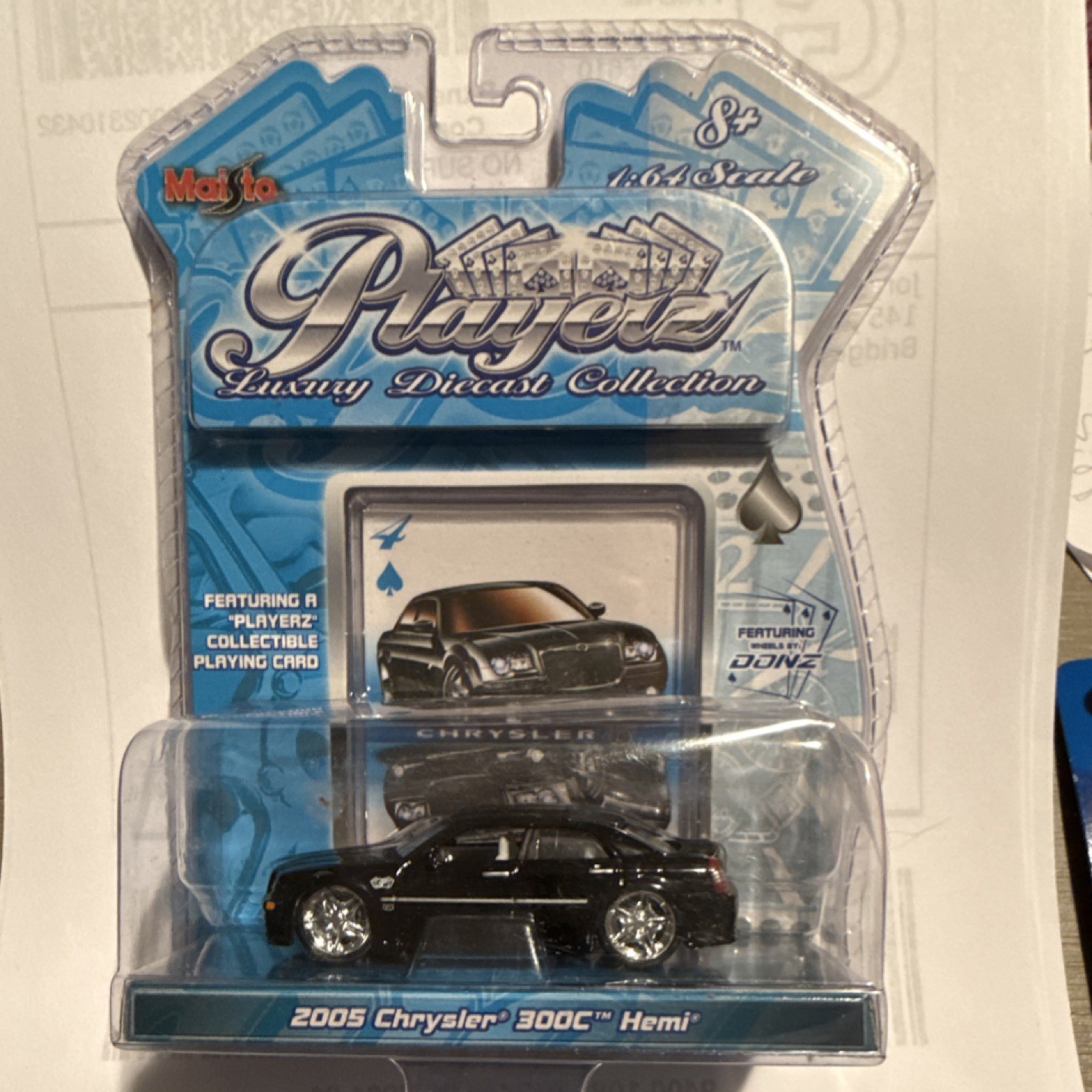 Maisto Playerz Chrysler 300C HEMI Diecast 1:64 Black 2005 Playing Card Car