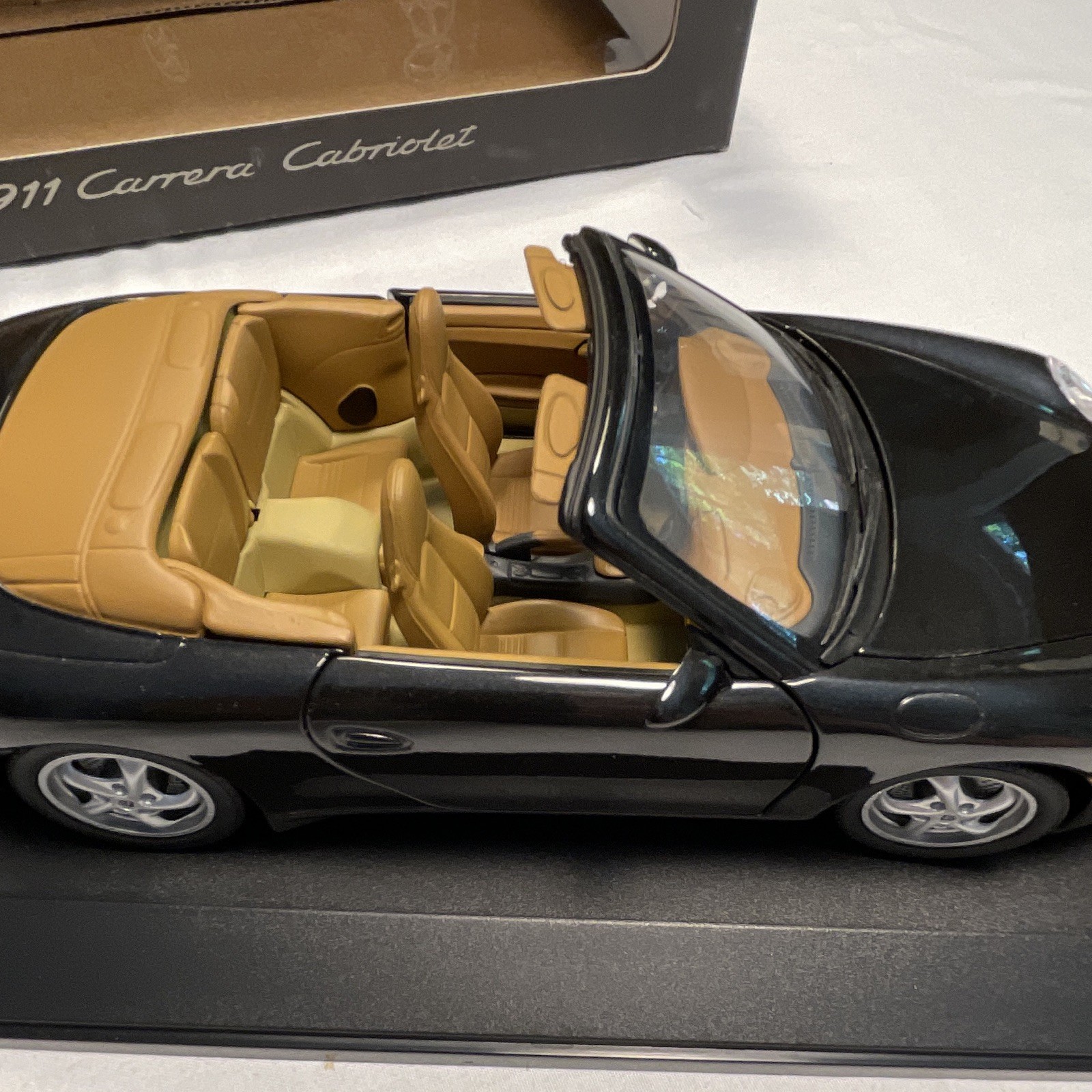 Porsche 1:18 911 Carrera Cabriolet 996 Diecast Car Black/Tan Opening Doors