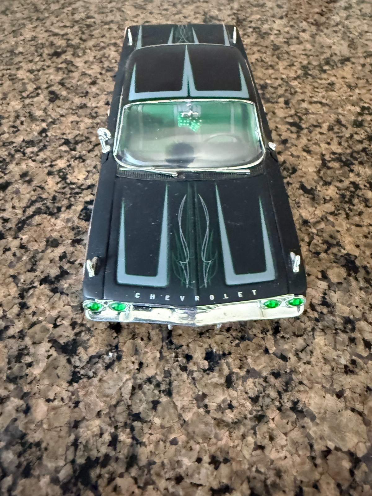 1/24 JADA ROAD RATS 1961 CHEVROLET IMPALA CUSTOMIZED LOWRIDER