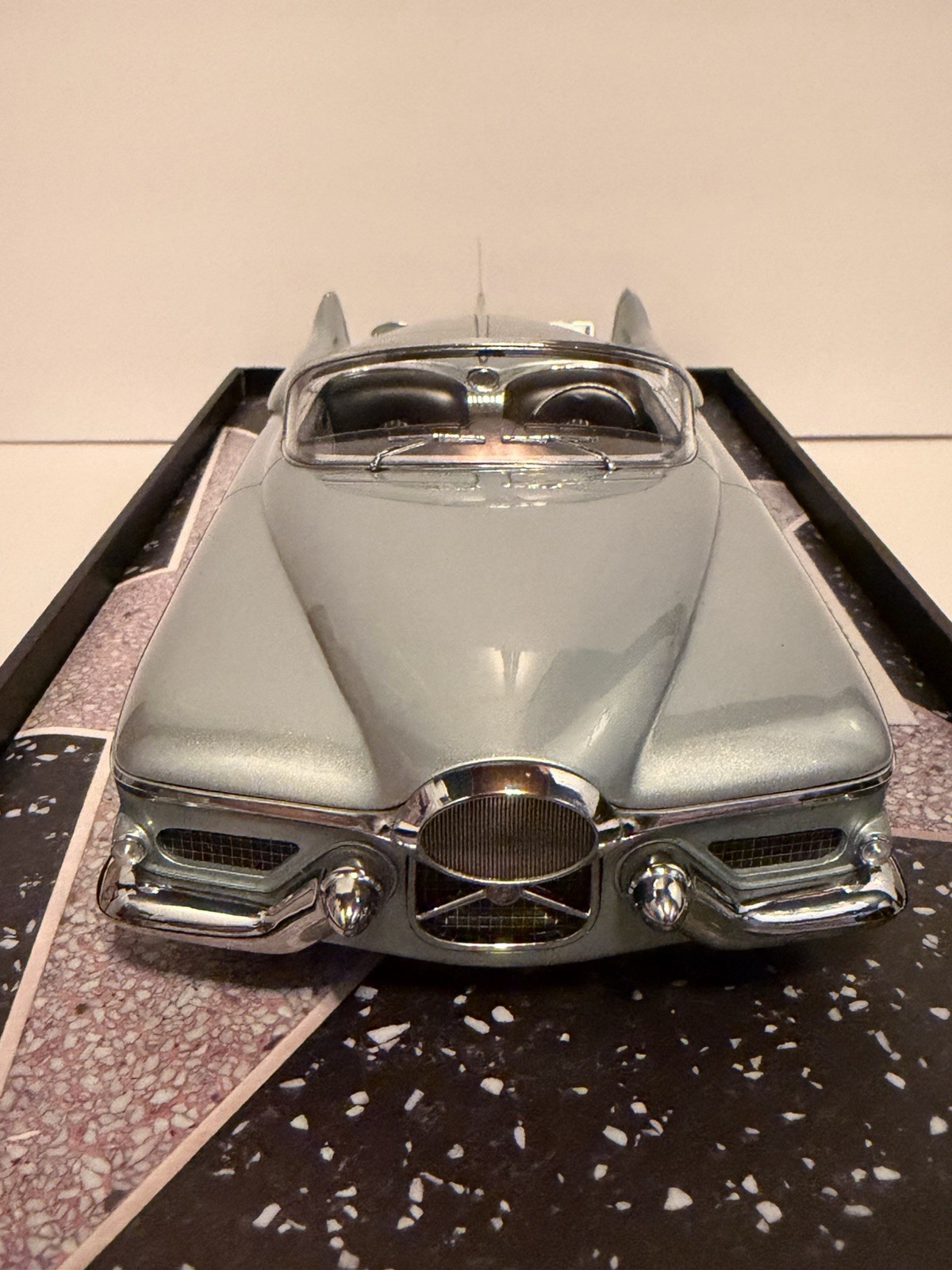 1/18 1951 Buick Le Sabre Concept Car 213 / 999 pcs. Minichamps New