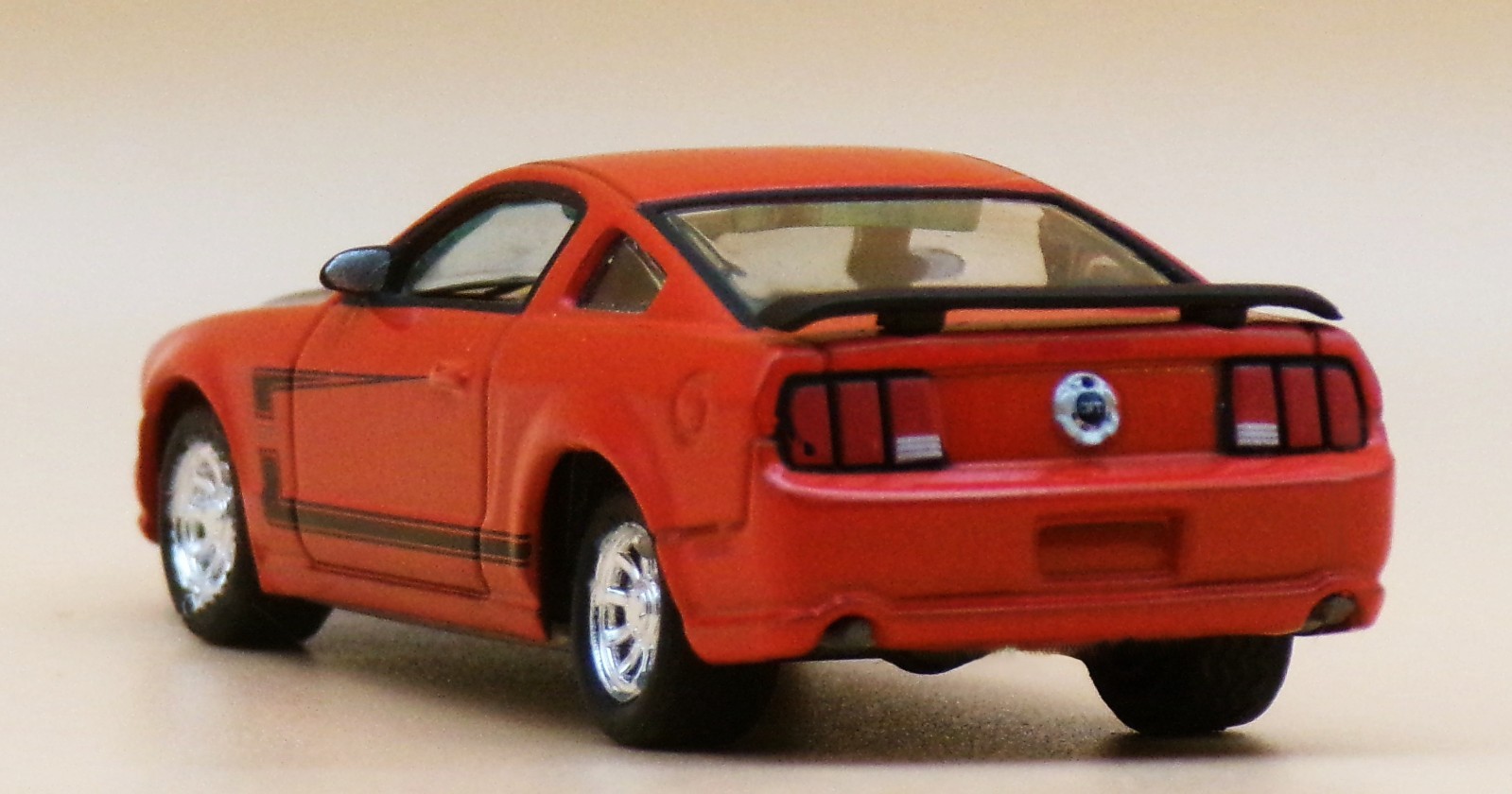 2005 Ford Mustang GT….MODERN MUSCLE Release 3..Johnny Lightning