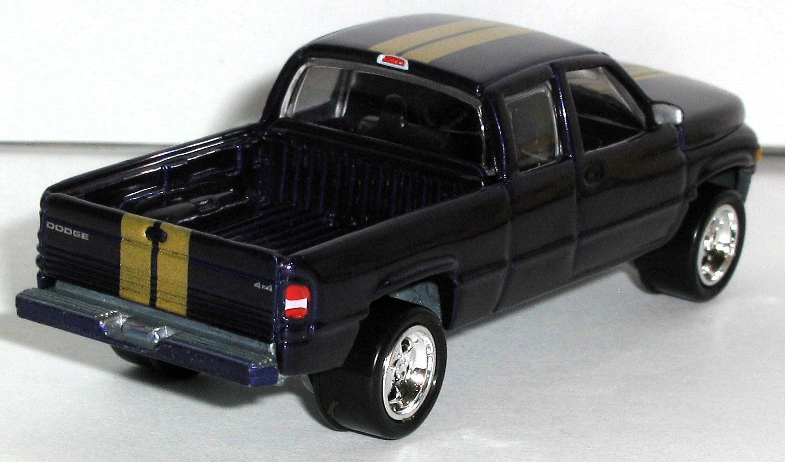 1/64 = 1996 96 DODGE RAM 2500 / 4X4 / Hood Open Pickup Truck / FREE SHIPPING