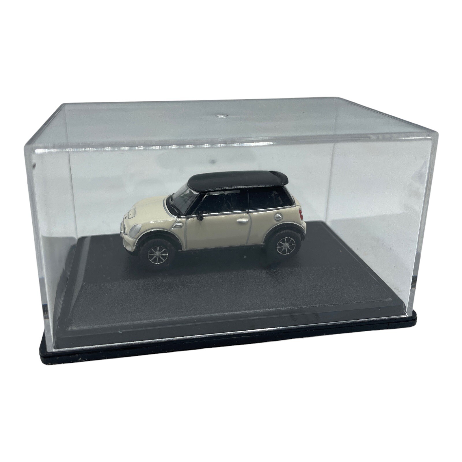 MINI Cooper S Hardtop R56 Pepper White with Black Roof Diecast car 1:76 OO Scale