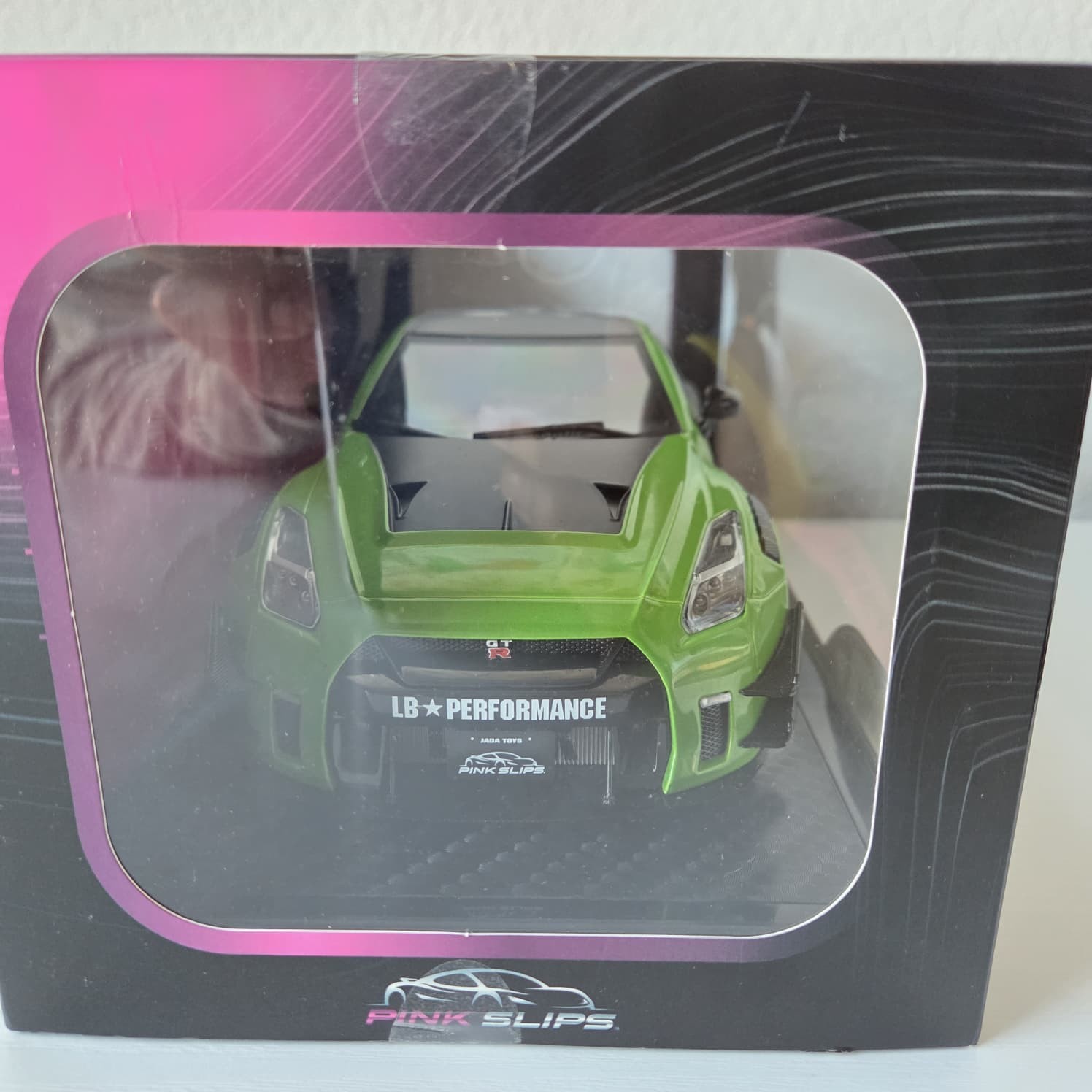 Jada Toys Pink Slips Nissan GT-R R35 with Liberty Walk body kit 1/18 Scale