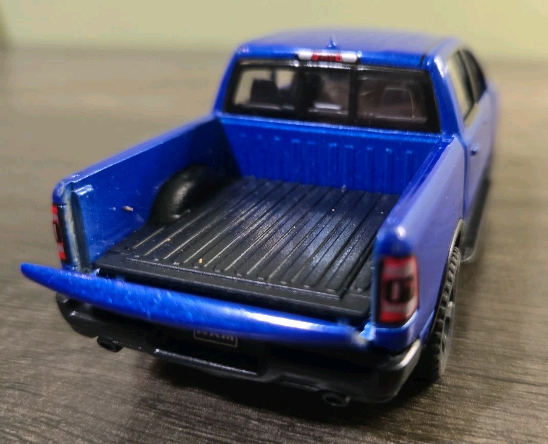 5″ Die-cast: BLUE 2019 RAM 1500 Pickup Truck 1/46 Scale Diecast Model car
