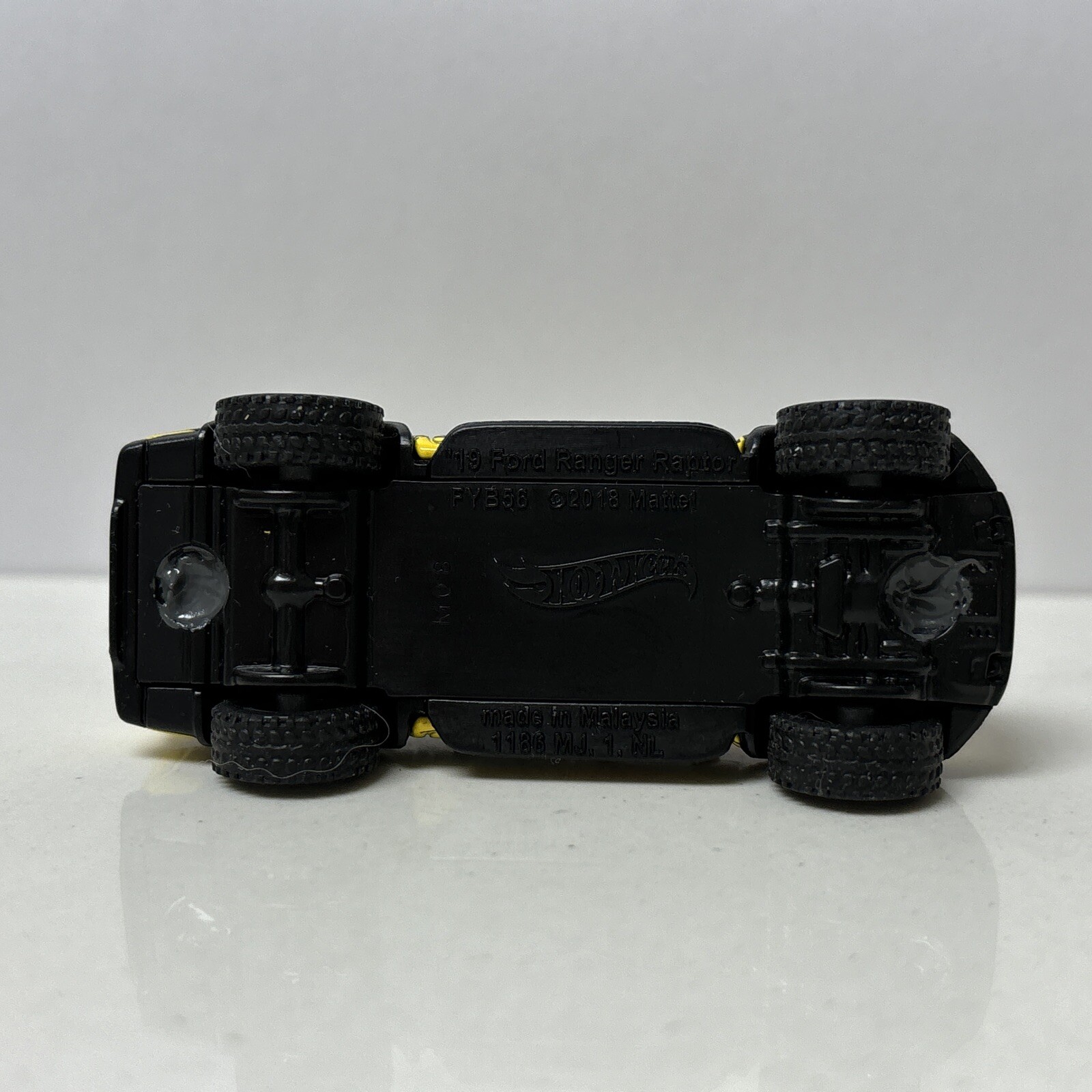 Hot Wheels CUSTOM W/REAL RIDERS Yellow ‘19 Ford Ranger Raptor
