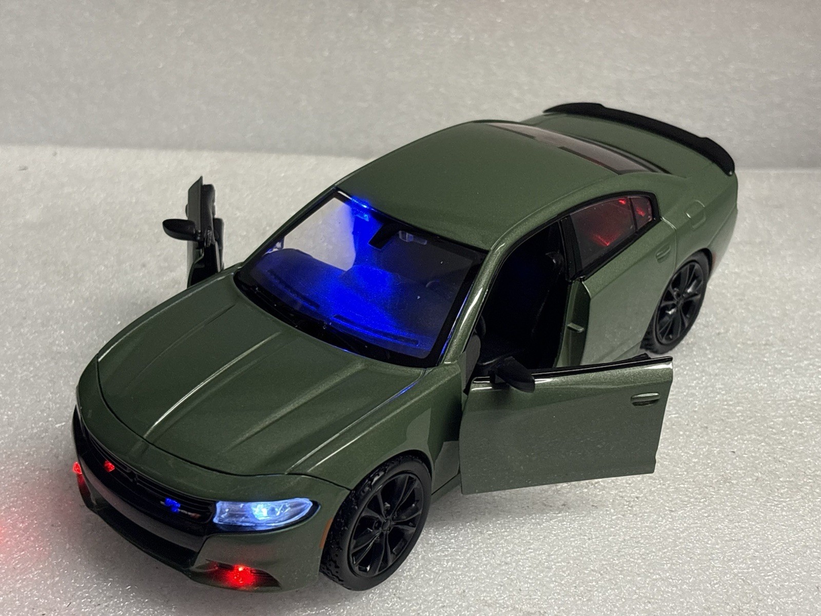 1/24 scale POLICE Unmarked Dodge Charger SRT Undercover FBI WORKING LIGHTS