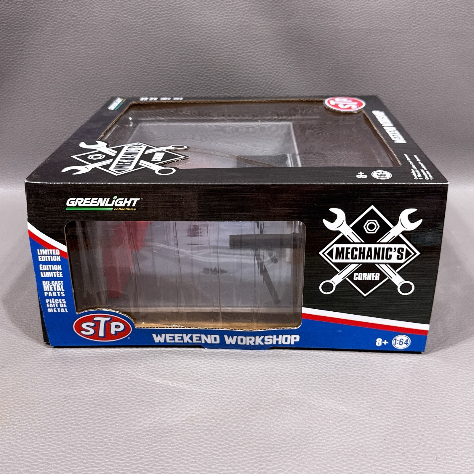 Greenlight Mechanic’s Corner STP Weekend Workshop 1:64 Scale Diorama & Figures