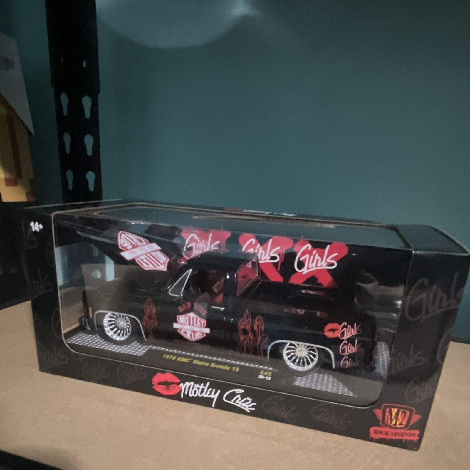 M2 Machines 1:24 1991 Chevrolet SS 454 Pickup Ozzy Osbourne and 1976 GMC Sierra