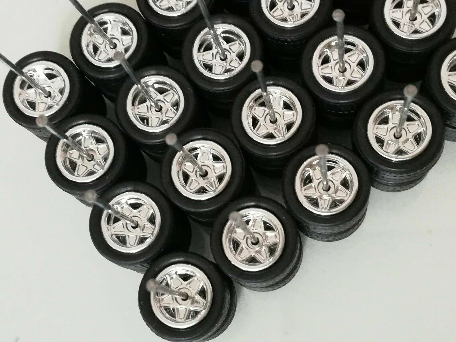 HOT WHEELS STAR REAL RIDERS WHEELS RUBBER TIRES CHROME 10MM 10 SETS 1/64