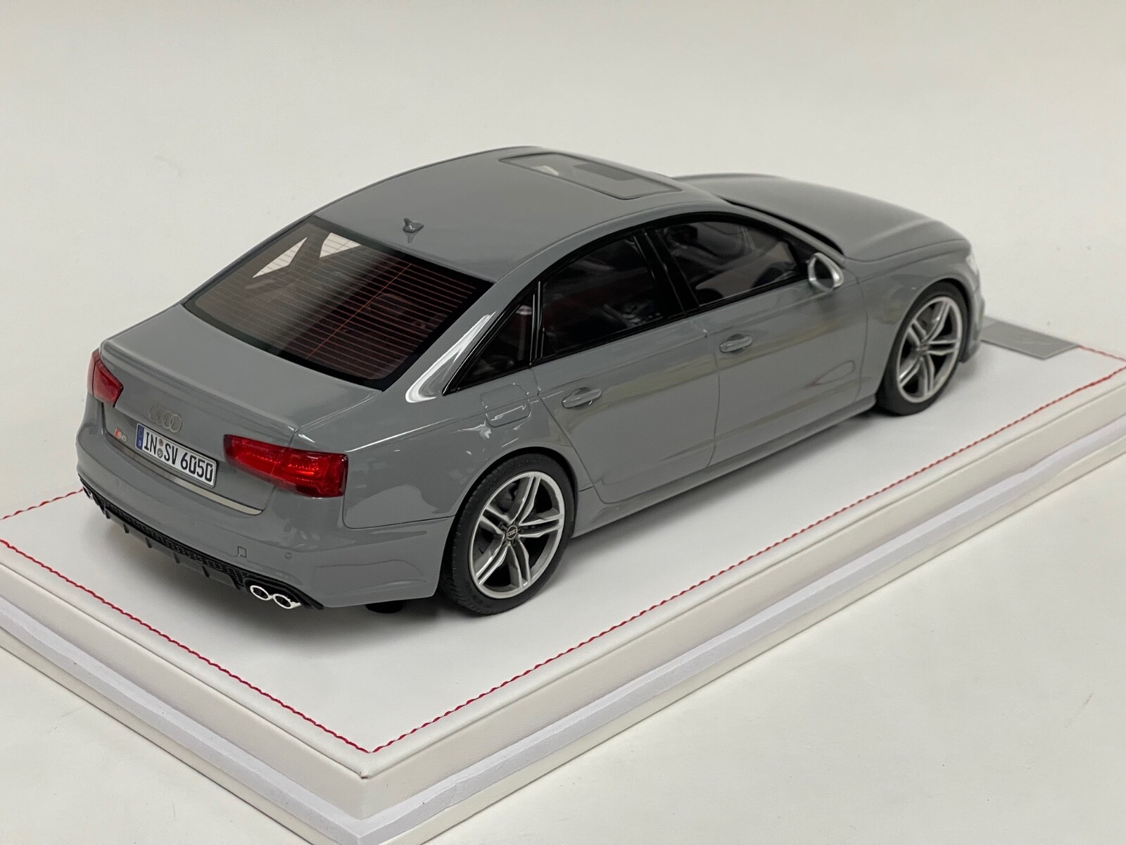 1/18 Ivy Models Audi S6 in Quantum Gray Leather Base limited 39 pcs
