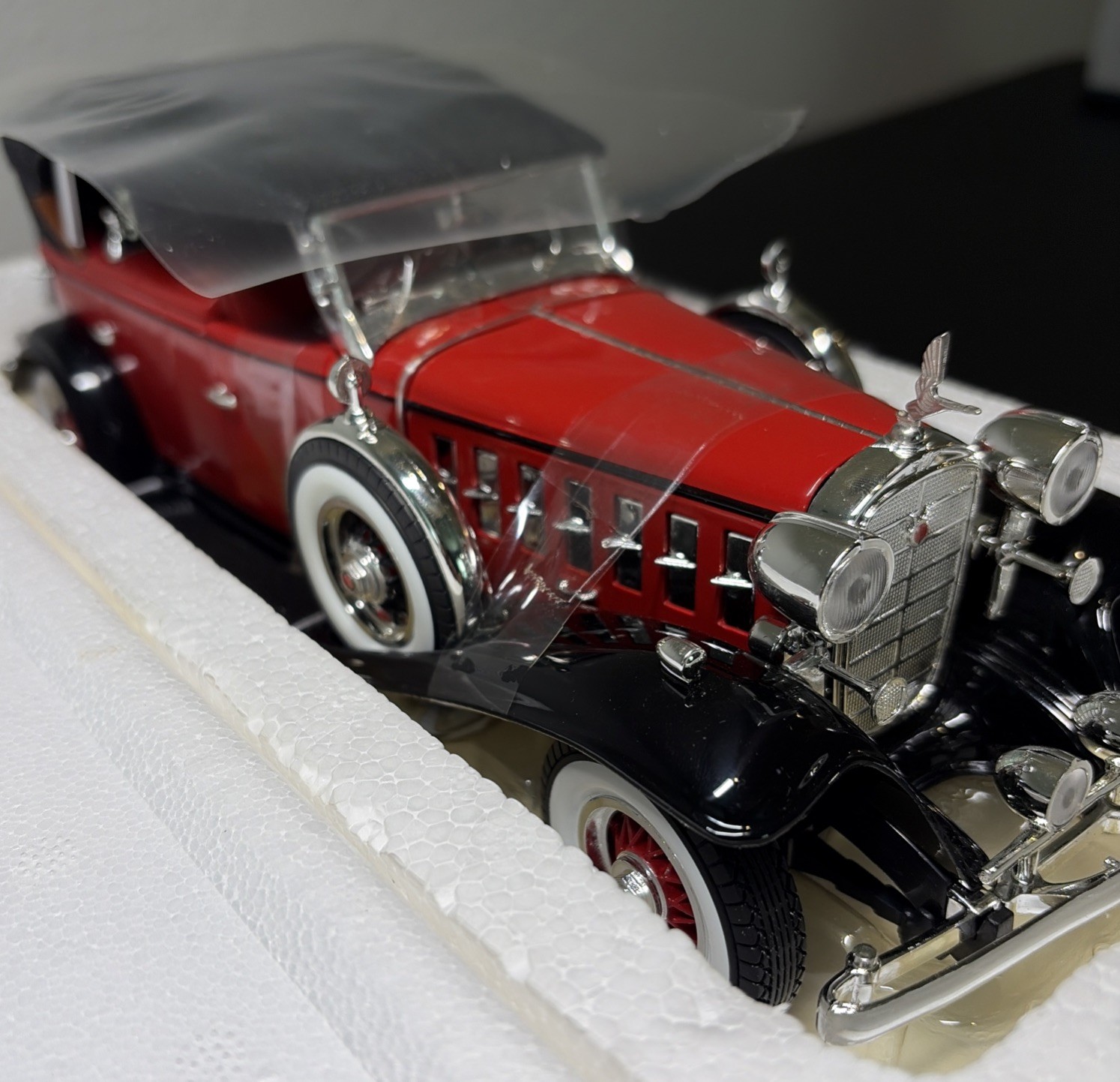 1932 Cadillac v-16 1:18 Scale Diecast Car Ertl Hamilton New In Box W Cert. Rare