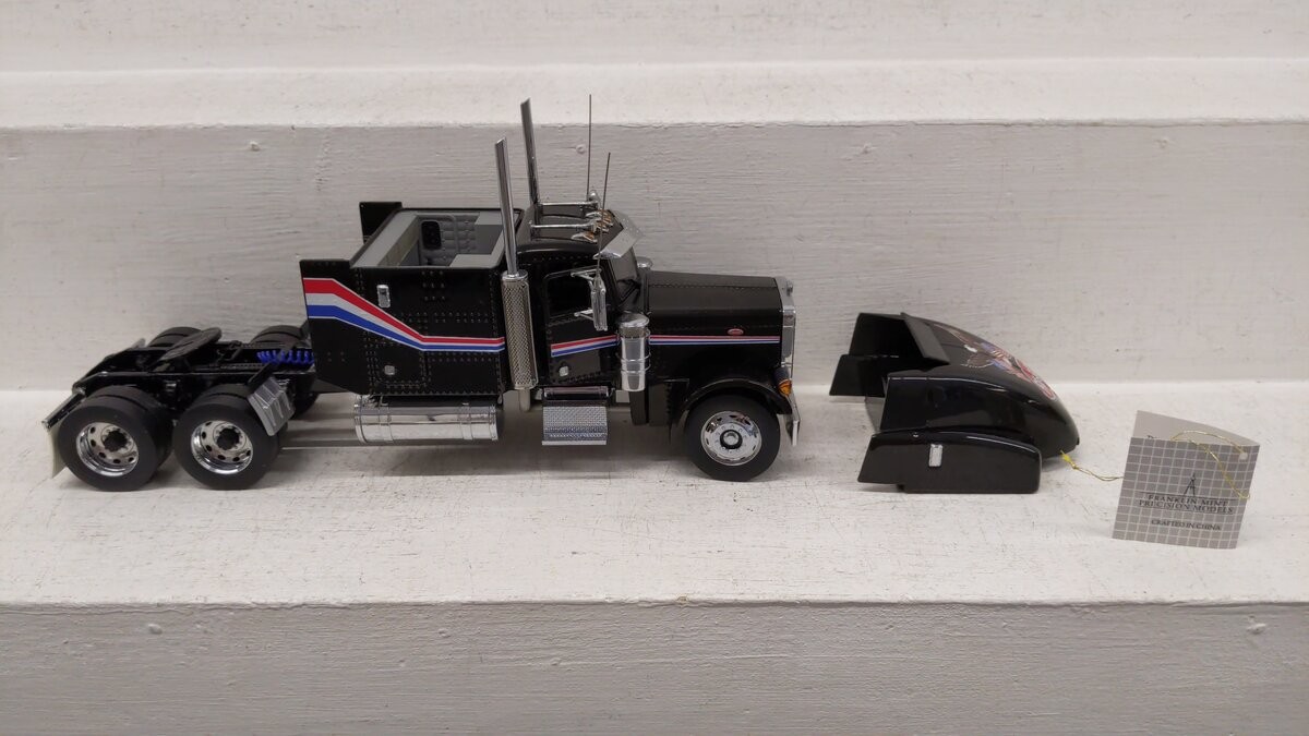 Franklin Mint 1:32 Diecast Black Peterblit 379 Semi Tractor Cab W/Removable Top