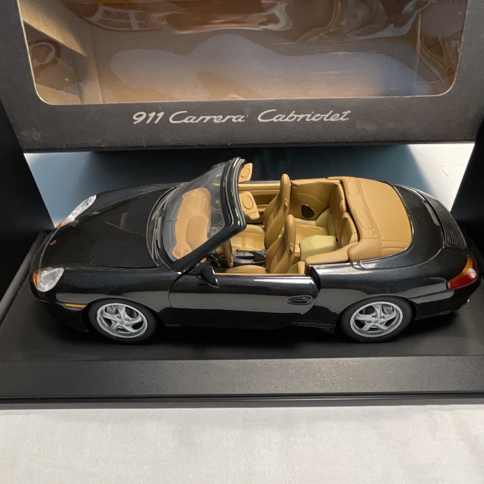 Porsche 1:18 911 Carrera Cabriolet 996 Diecast Car Black/Tan Opening Doors