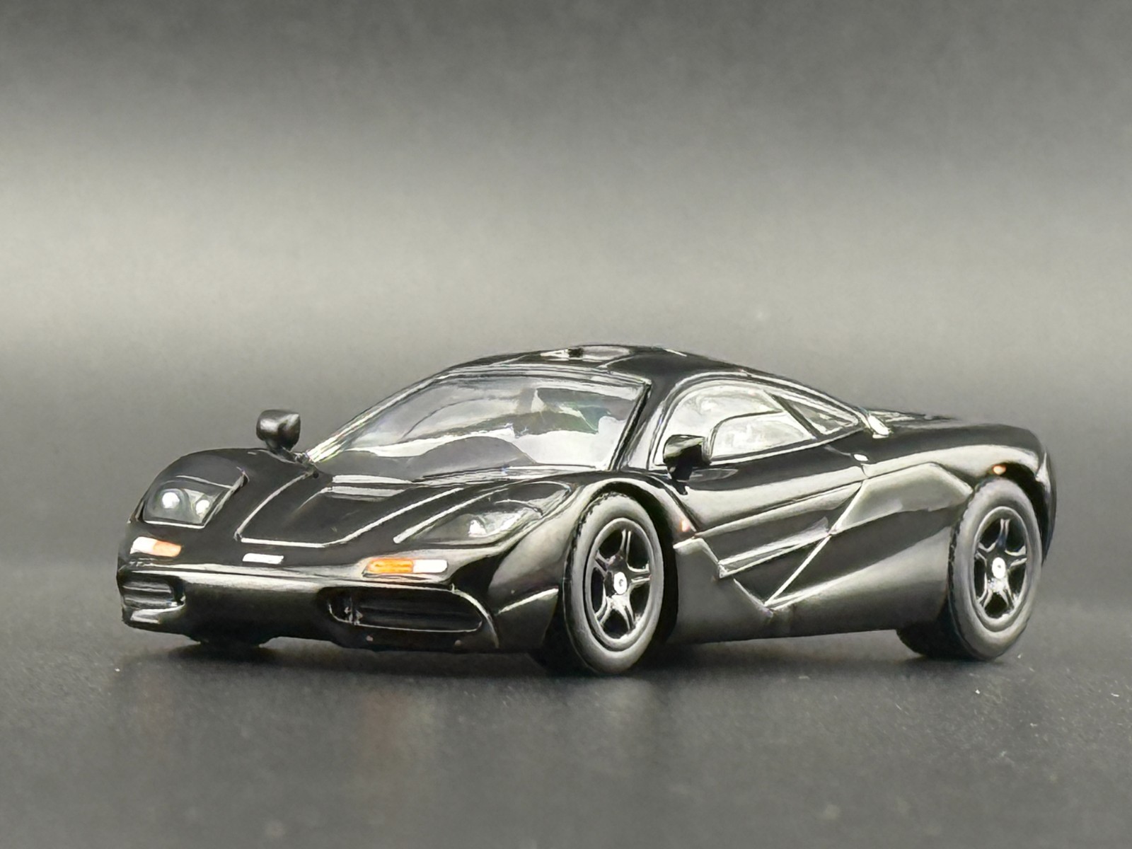 Pop Race McLaren F1 Jet Black 640230 1/64
