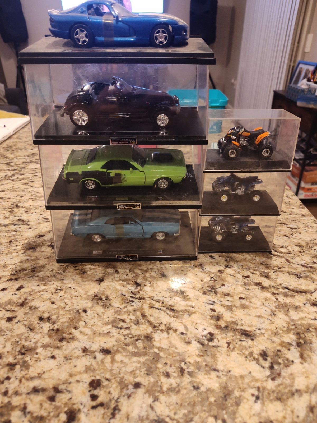 1/32 Diecast Cars And Quads in Clear Display Cases