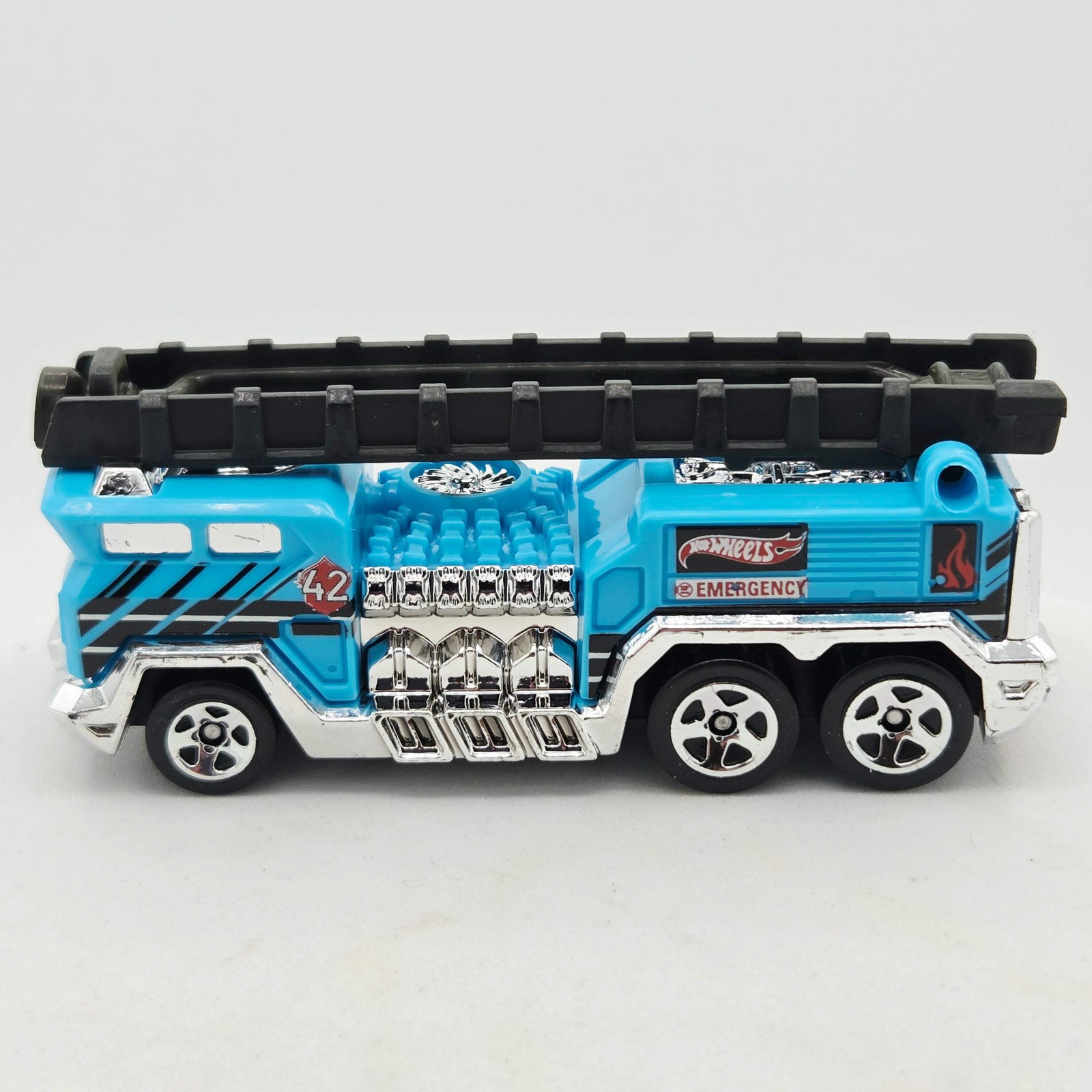 Hot Wheels 5 Alarm Fire Truck – Tandem Axel, Blue (2014 HW Basic – City Works Re