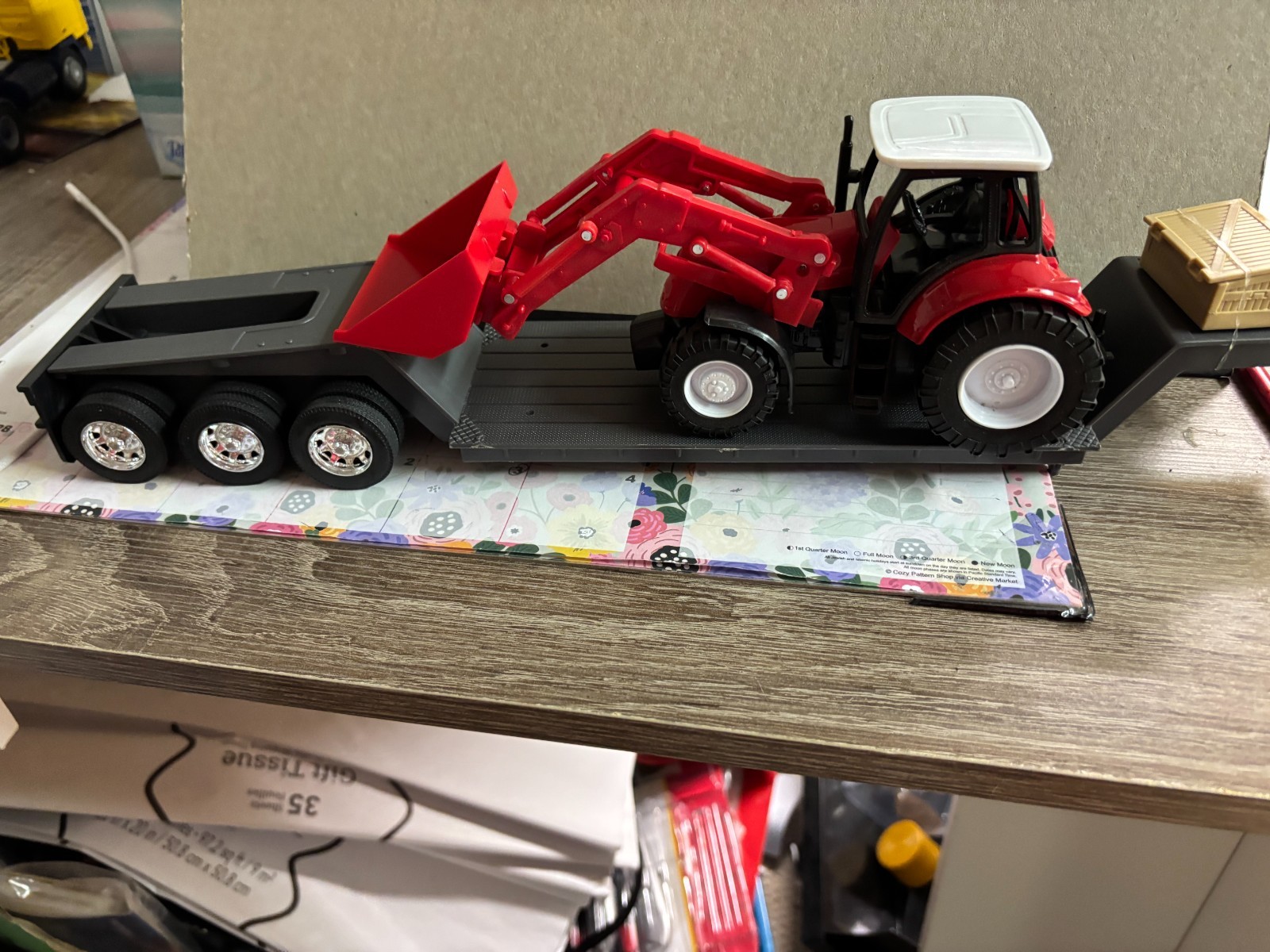 1/32 NEW RAY NEW GRAY LOW BOY W/ TRACTOR ,NO PACKAGING # C 587