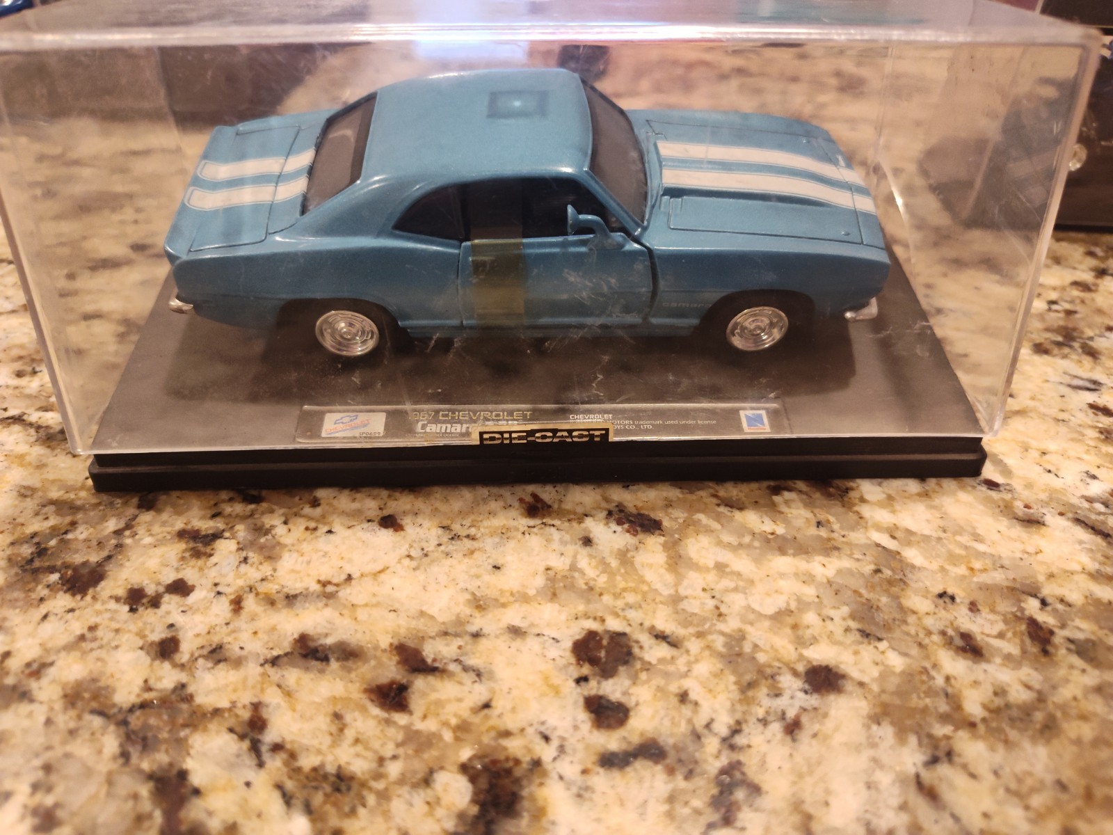 1/32 Diecast Cars And Quads in Clear Display Cases