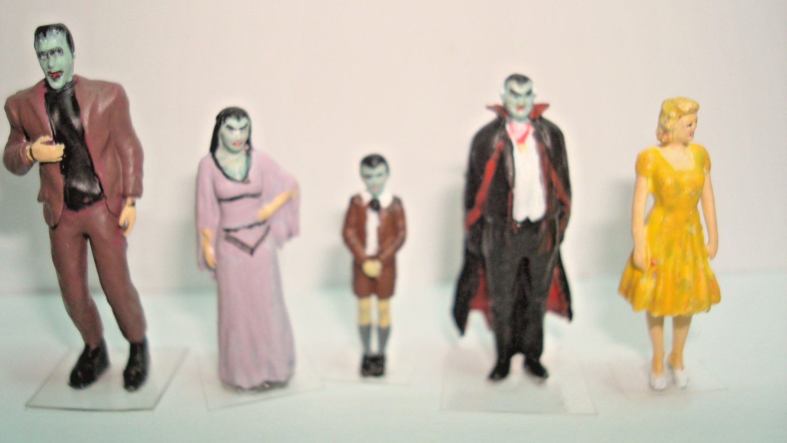 1/64 Scale the Munster’s family only. No car or backdrop is included.