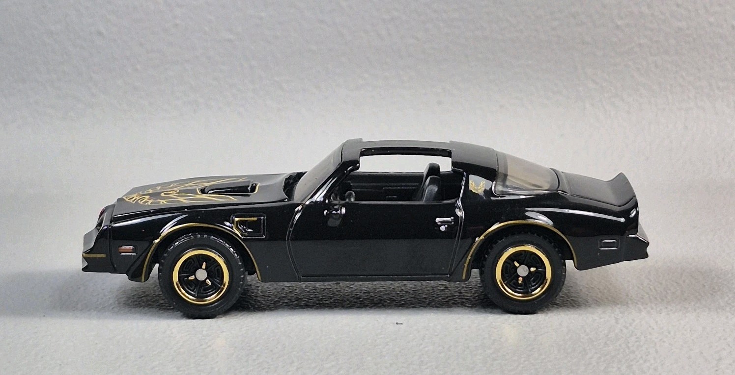 1977 PONTIAC FIREBIRD T/A Diorama Collectible DieCast Model 1:64 Black LOOSE