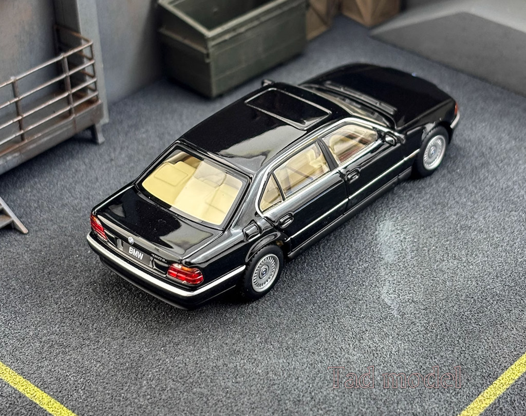 AR 1:64 Black BMW 750iL E38 Luxury Sedan Sports Model Diecast Metal Car