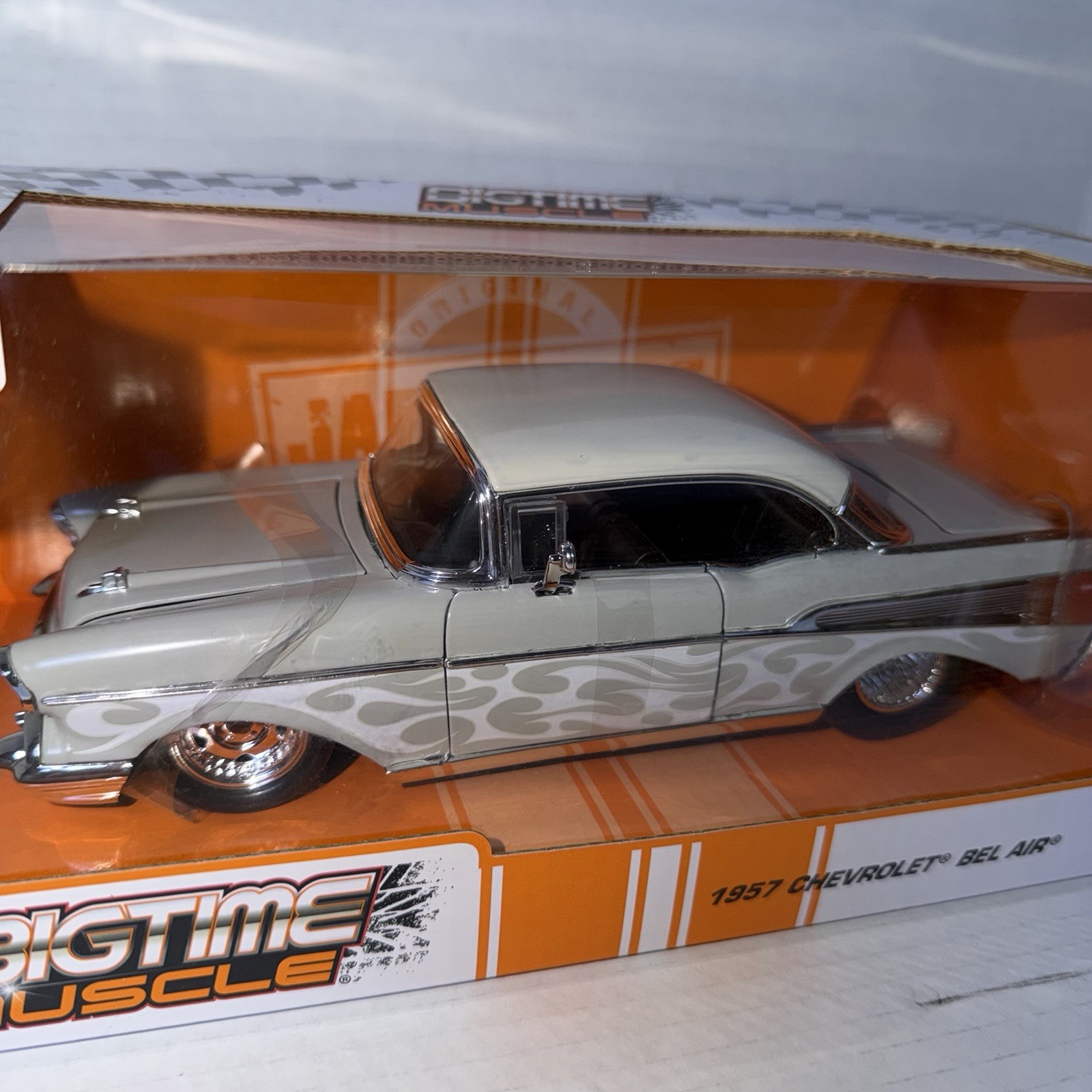 JADA BIGTIME MUSCLE 1957 Chevrolet Bel Air Hard Top 1:24 Grey w/ Flames NIB