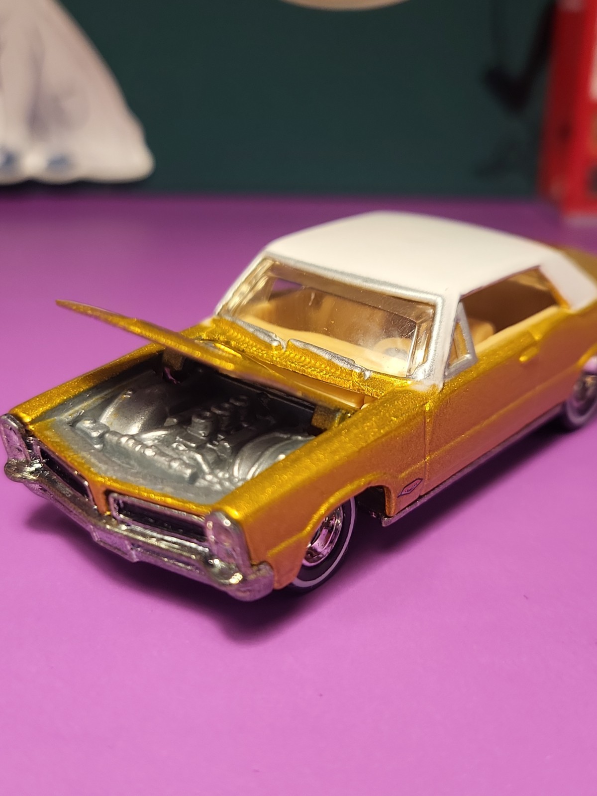 Hot Wheels loose Pontiac ’65 GTO Gold Ultra Hots