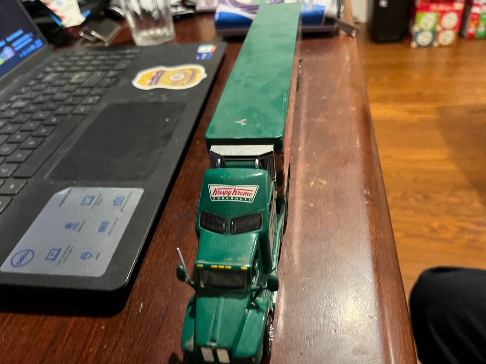 SpecCast 1/64 Krispy Kreme Kenworth