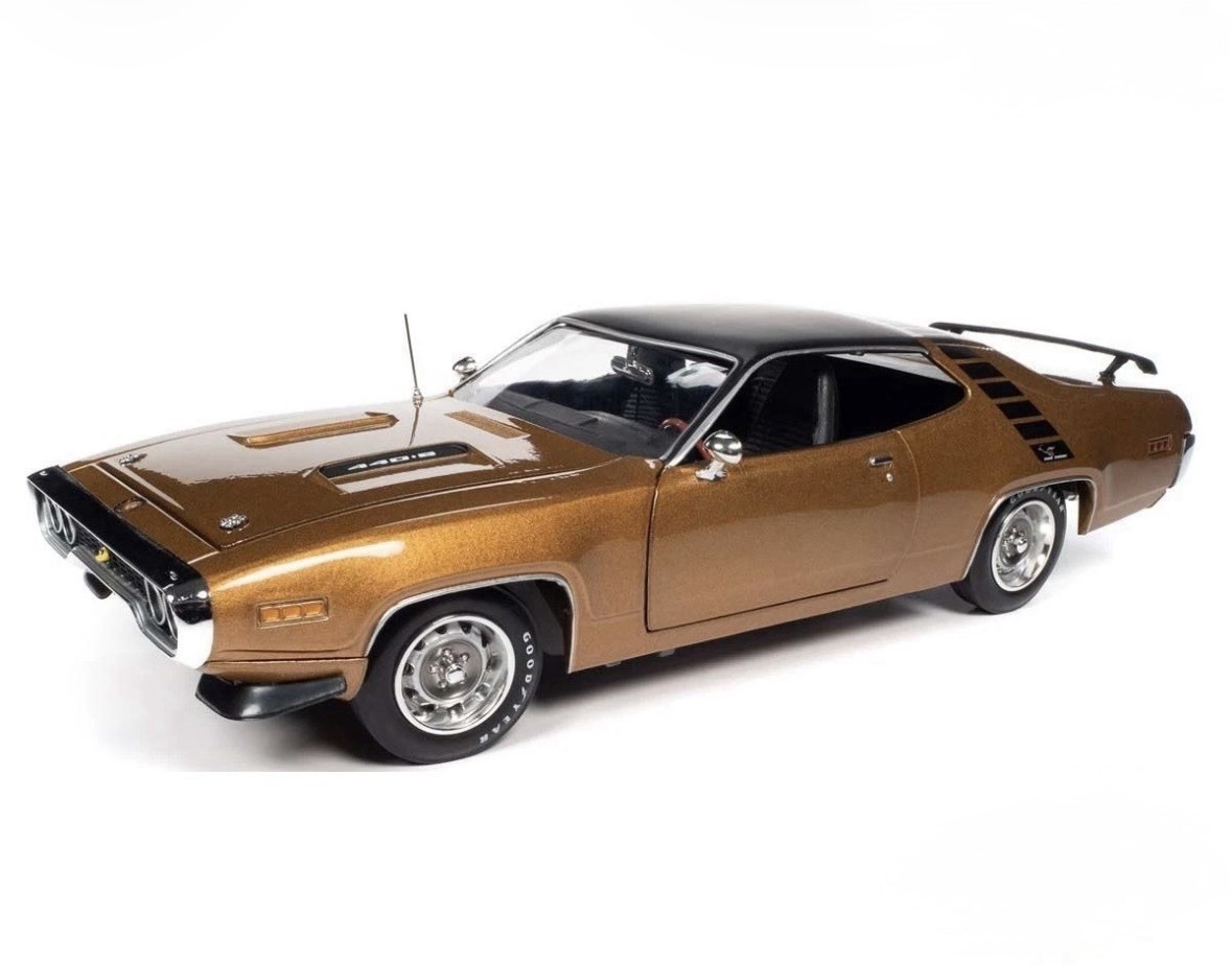 1971 Plymouth Road Runner Gold Leaf Metallic 1/18 Auto World HTF !