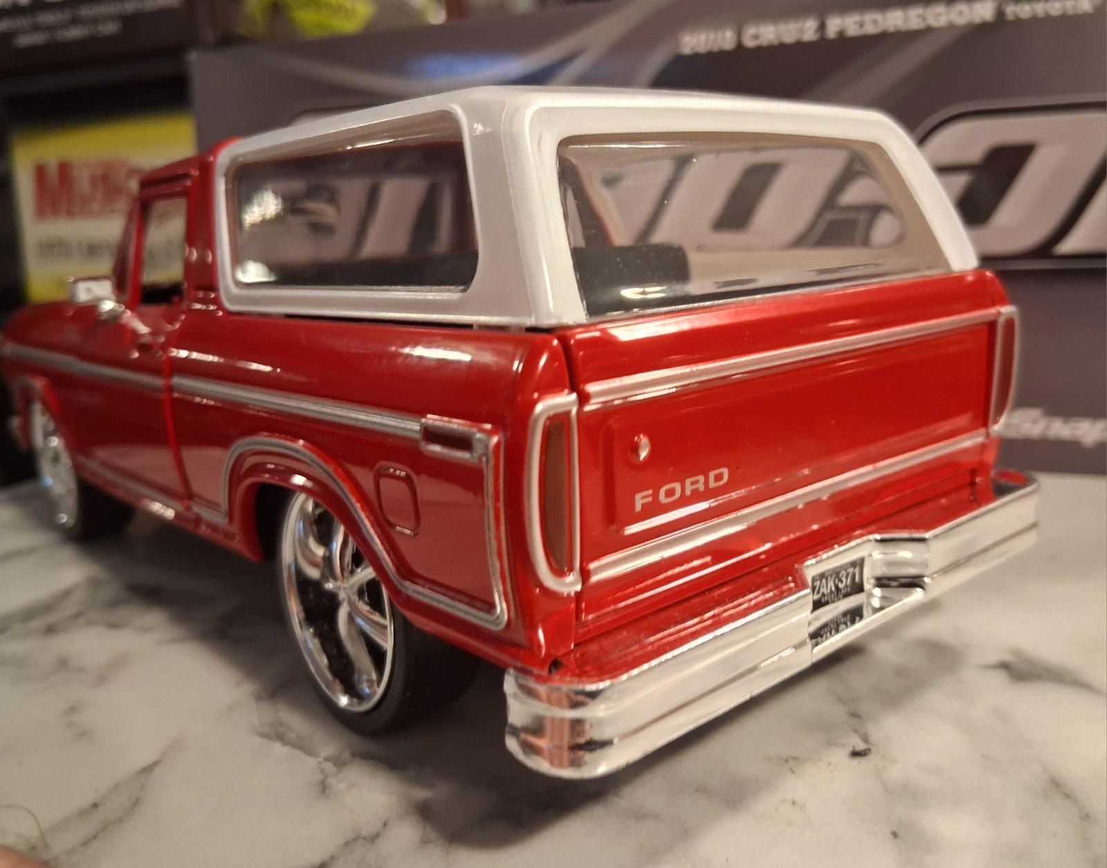 ( Custom Built) 1.24scale Diecast Custom 78 Ford BRONCO SLAMMED( Read Ad Plz)