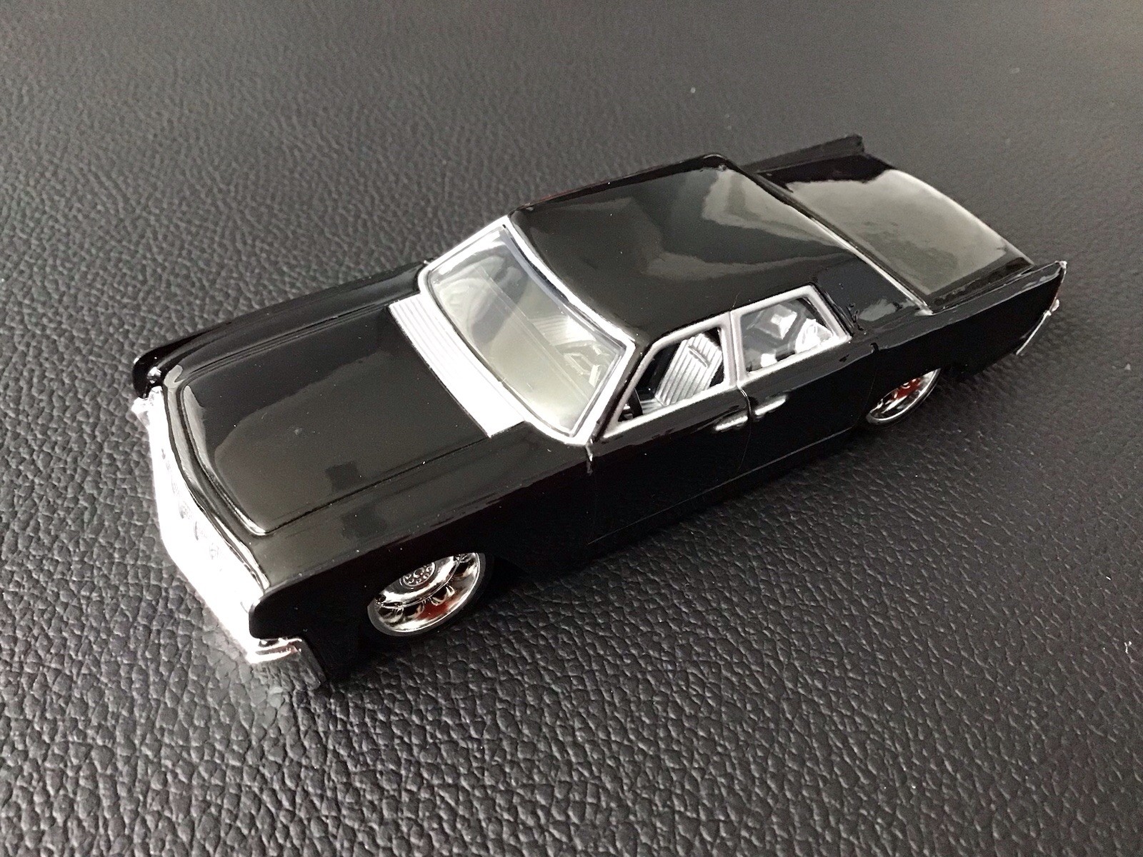 1/50 HOT WHEELS DROPSTARS 1961/62/63/64 LINCOLN CONTINENTAL BLACK
