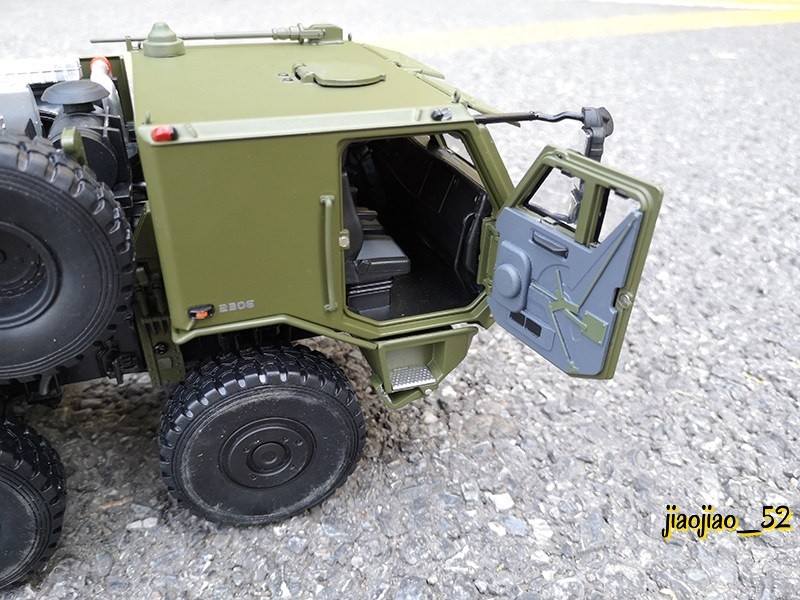 1/24 SHACMAN CTZ191 SX2306 8×8 Off-road Military Personnel Carrier Truck Model