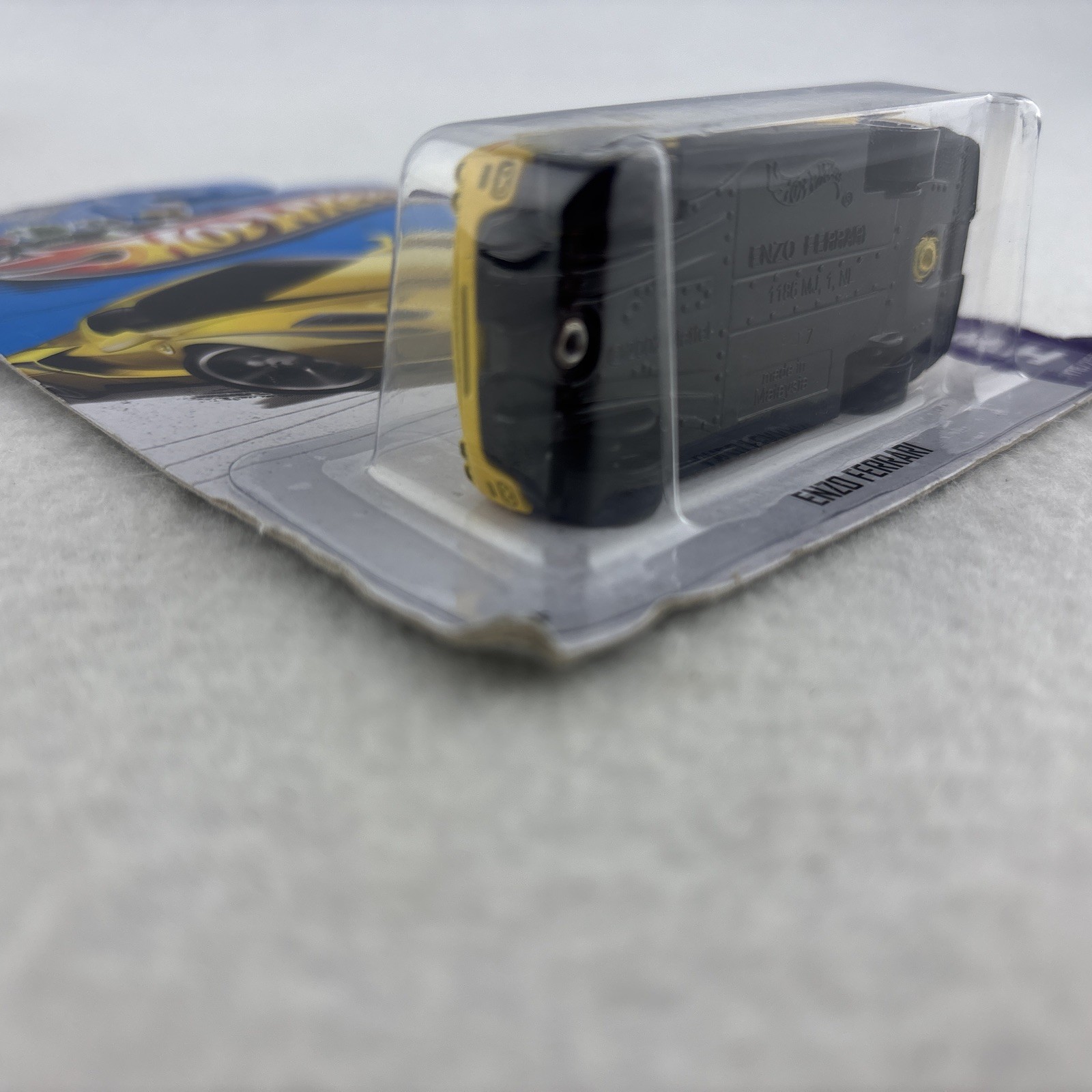 Hot Wheels Enzo Ferrari (Yellow) & F12berlinetta (Red) – HW Showroom Series 2013