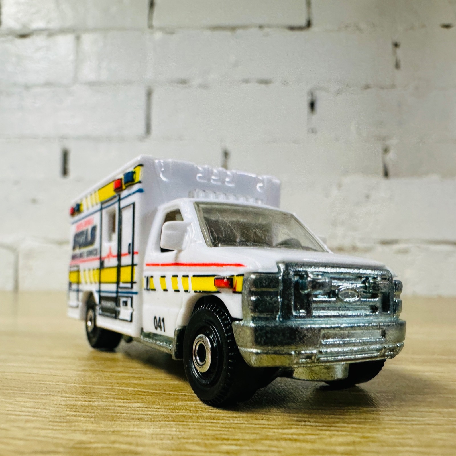 Ford E350 Ambulance White Yellow SUAS Santa Ursula MB944 2015 Heroic Rescue