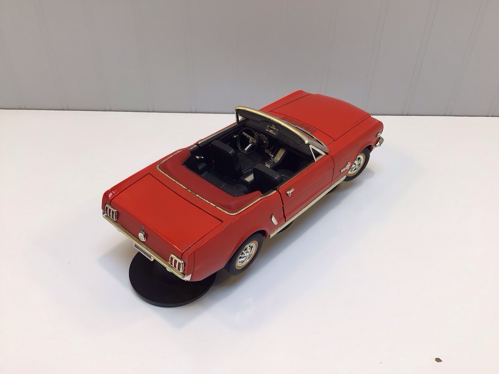1964 1/2 Red Ford Mustang Convertible 1:18 Die-Cast Mira Golden Line