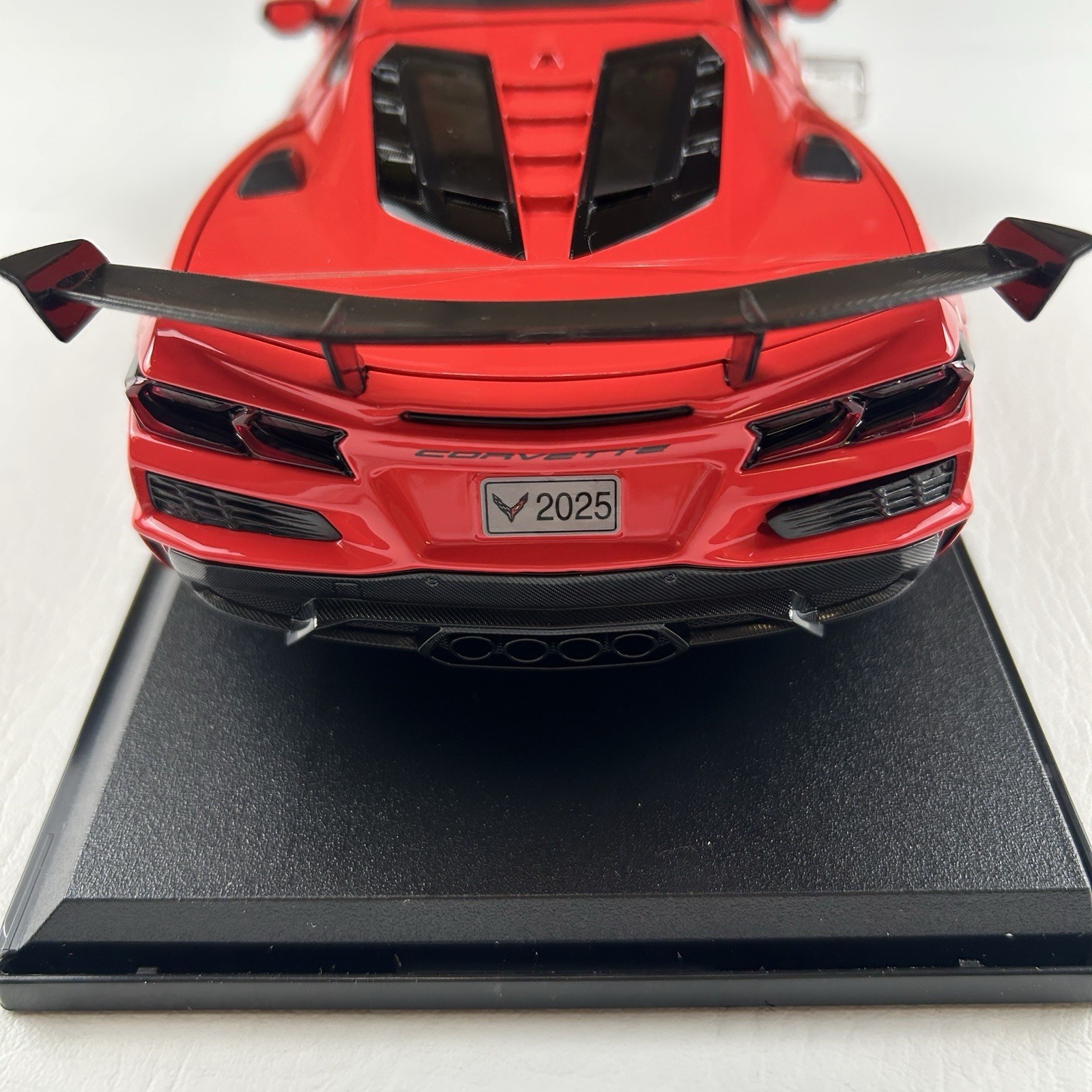 Chevrolet Corvette ZR1 Coupe Maisto 1:18 Special Edition Red Diecast Model Car