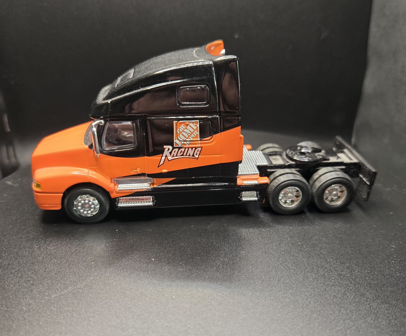 GMP 1:64 Volvo VNL770 2002 Tony Stewart Home Depot Team Transporter#713/1500
