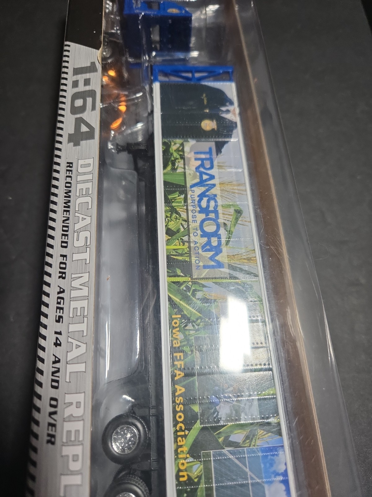 NOS 1st Gear Mack Pinnacle Day Cab / 53′ Smooth Sided Intermodal Reefer IOWA FFA
